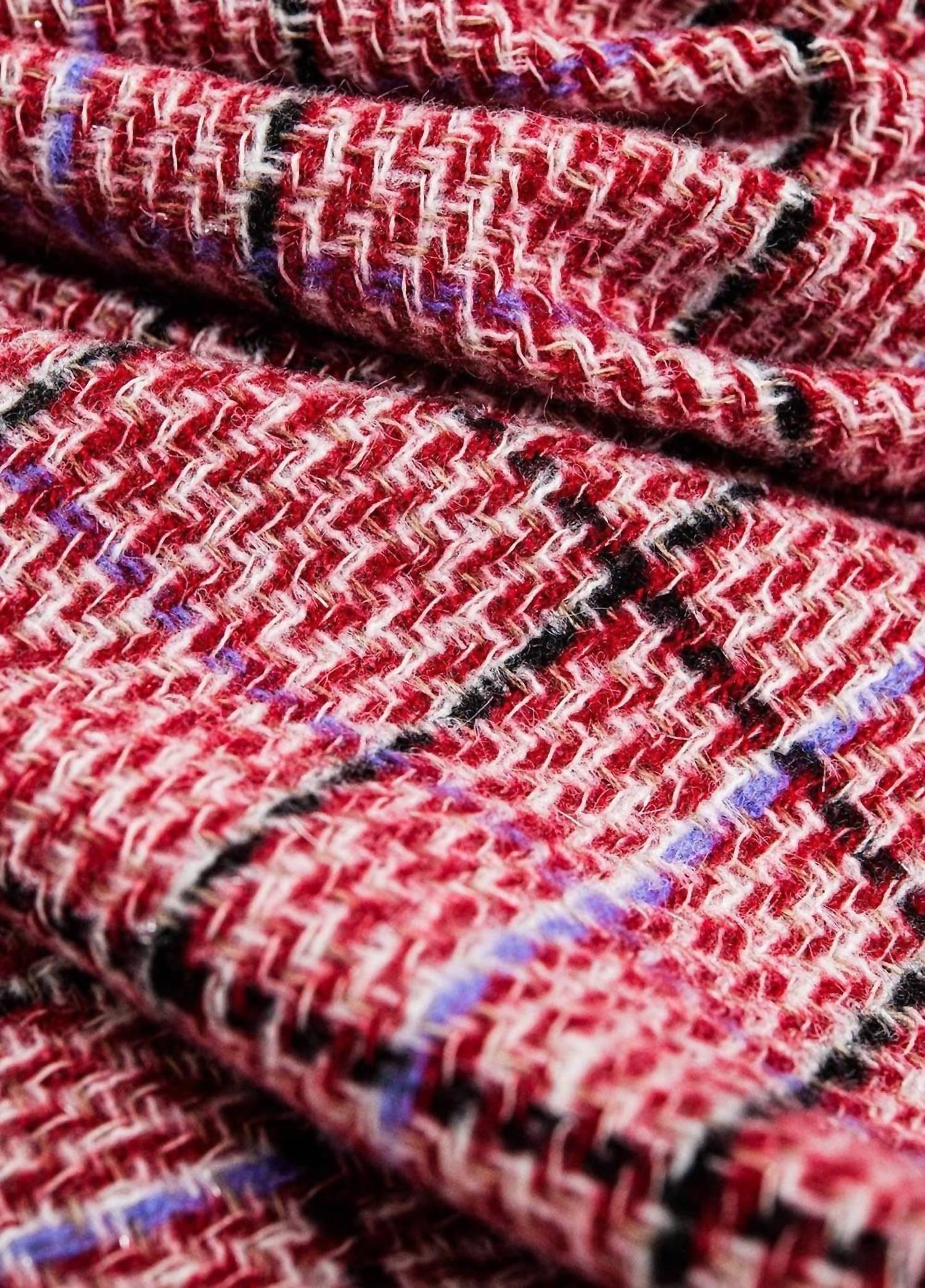 Q2 - Women's Checkered Scarf