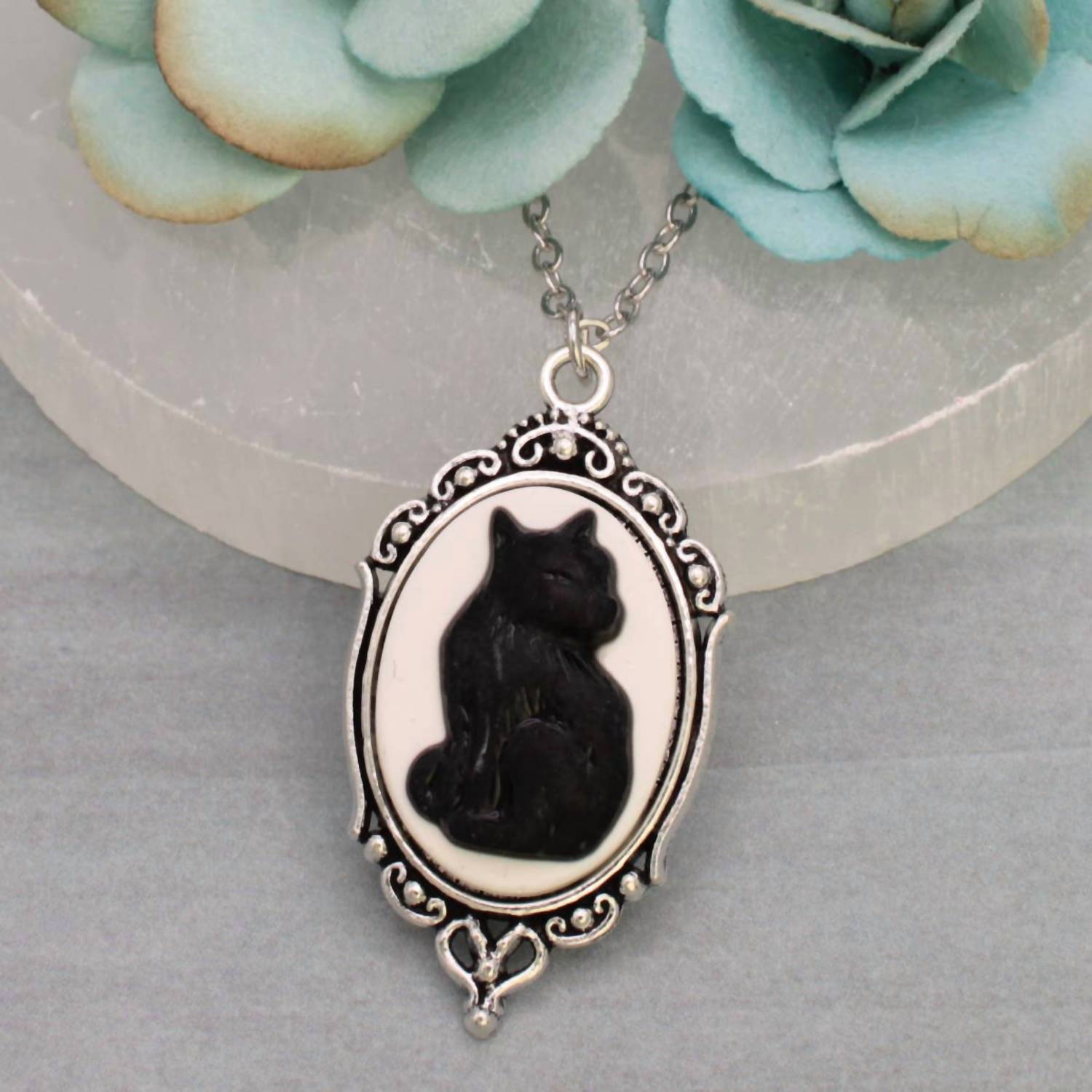 Zad - Women's Purrfection Cat Cameo Necklace