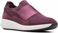 Clarks - Women's Un Rio Knit Slip On Sneakers