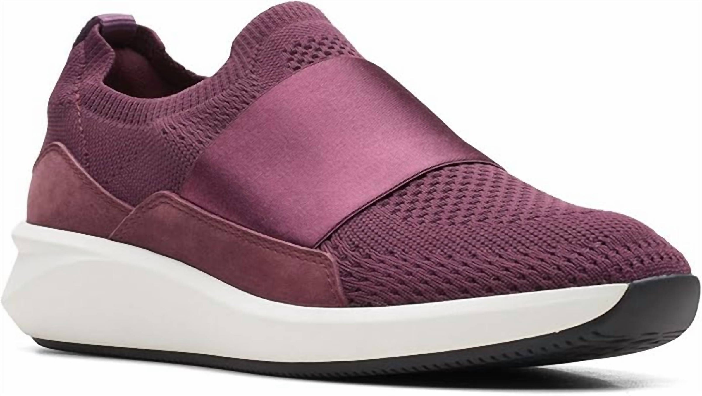 Clarks - Women's Un Rio Knit Slip On Sneakers