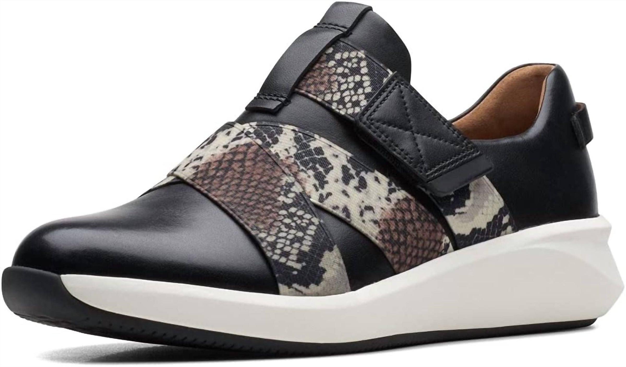 Clarks - Women's Un Rio Strap Sneakers