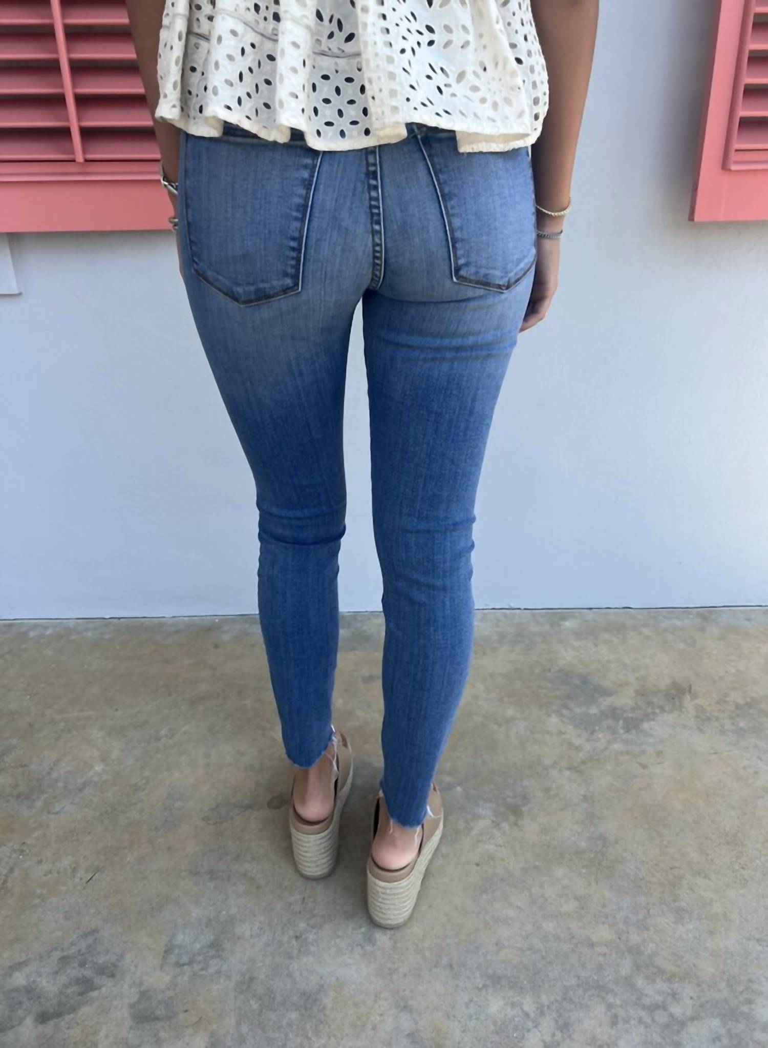 BLACK ORCHID Carmen High Rise Ankle Fray Jean in blast from the past - women's jeans - detail view