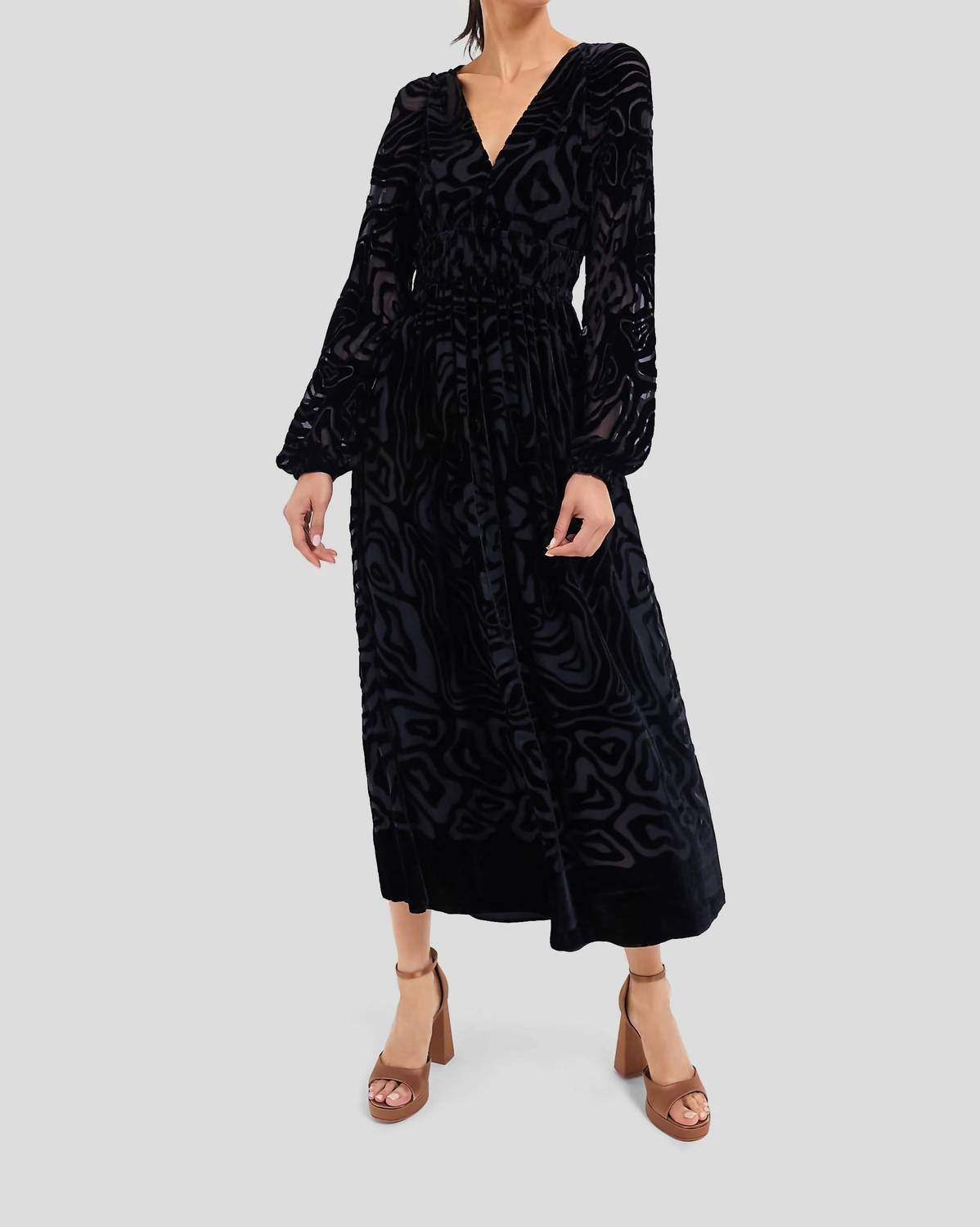 Ulla Johnson Elora Midi Dress in noir - women's dress