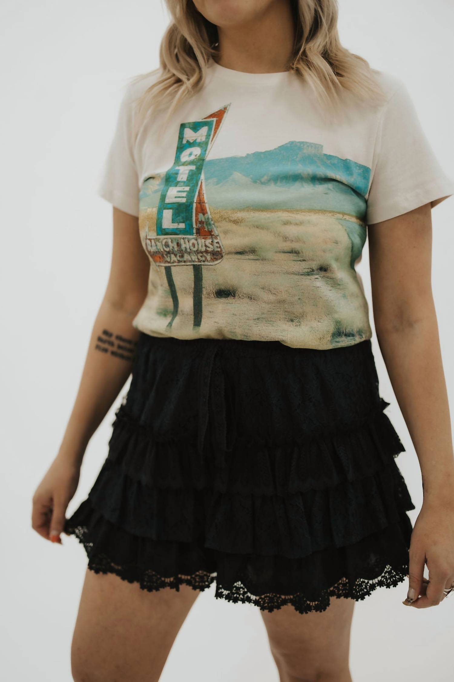 Daydreamer - Motel Ranch House Vintage Tee