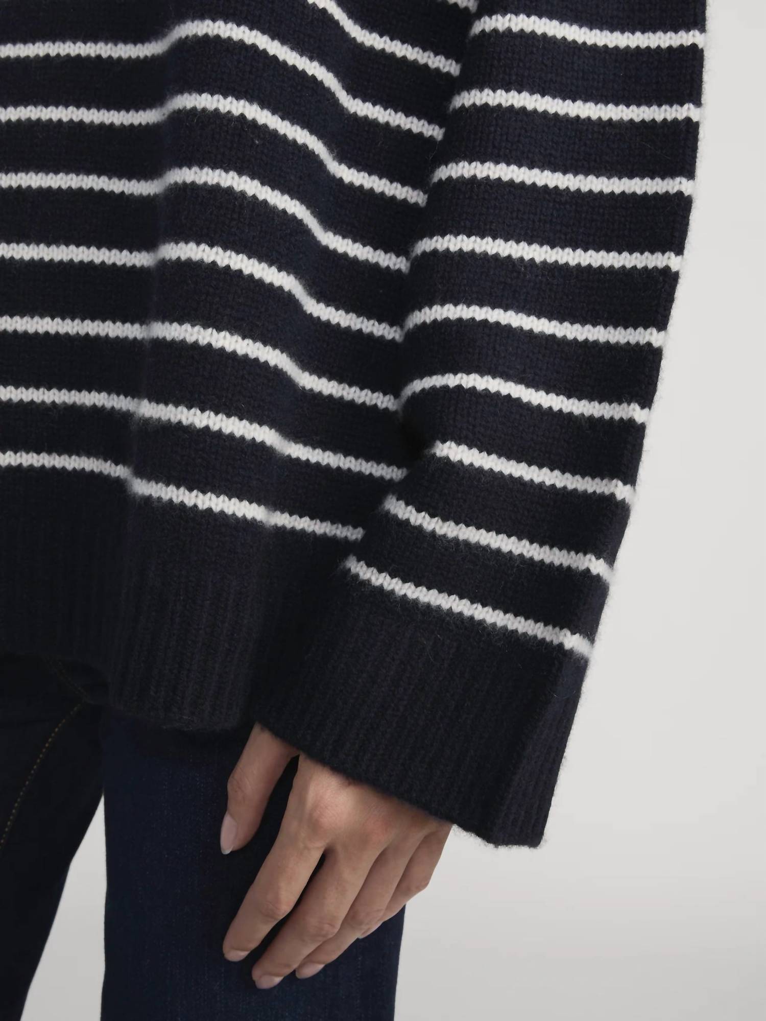 Frame - Cashmere Turtleneck Oversized Fit Top