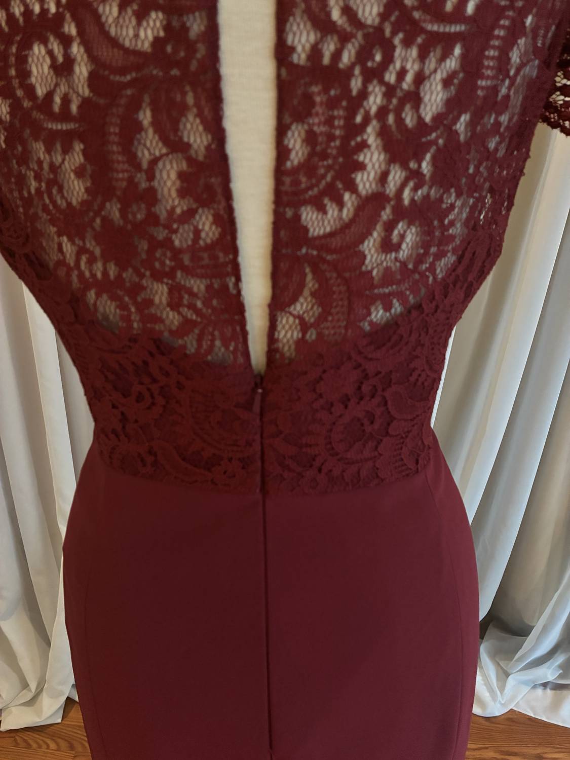 Jenny Packham - Lace Cap Sleeves Gown