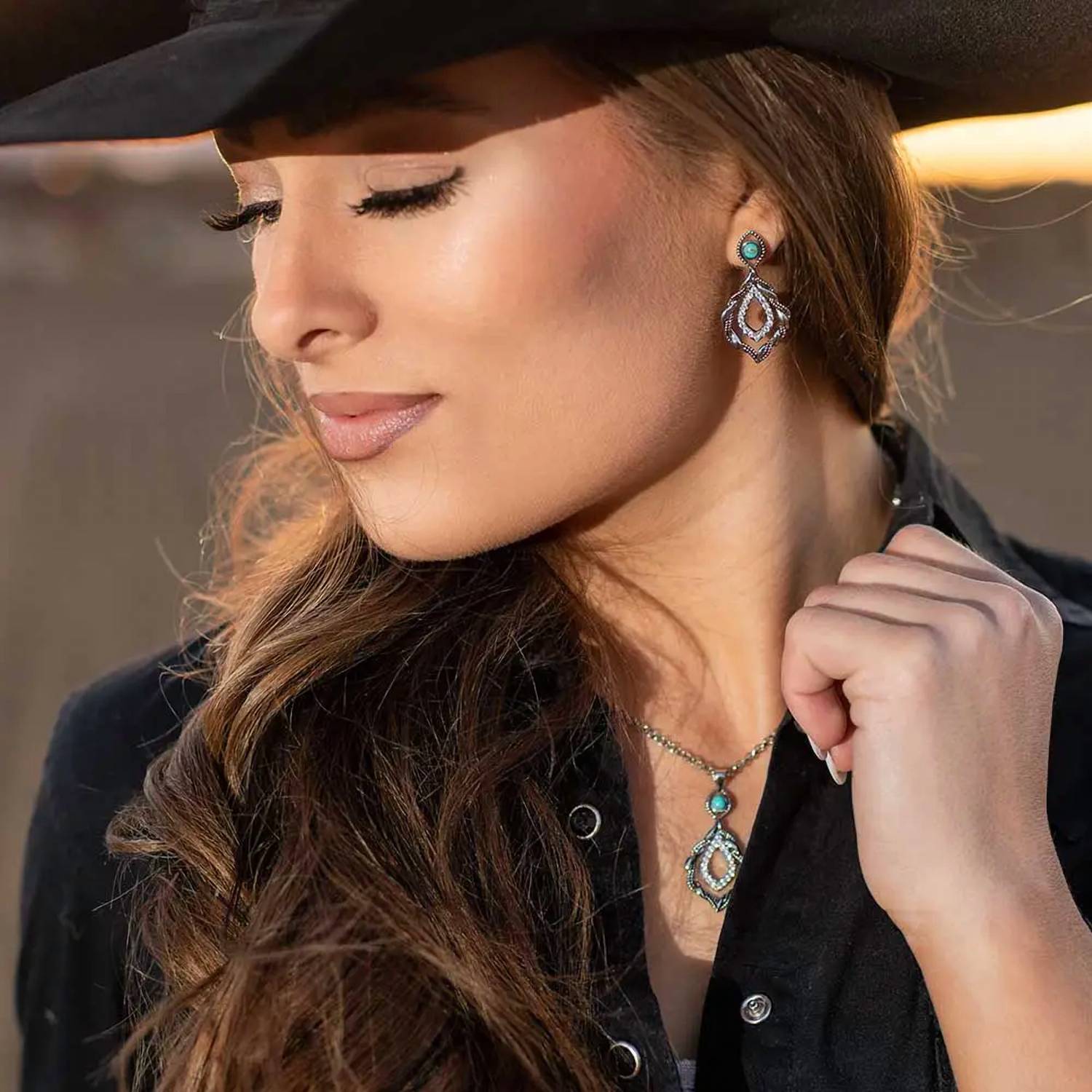 Montana Silversmiths - Women's Twisted In Time Crystal Necklace