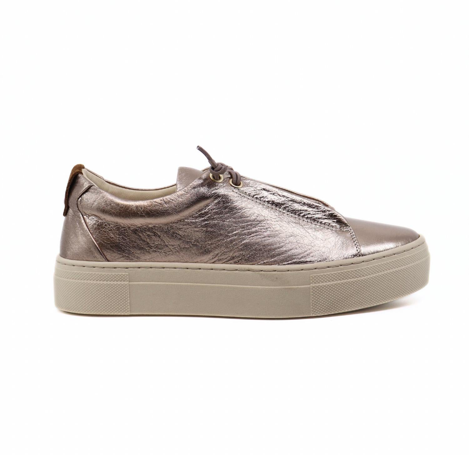 Ateliers Women's Versa Leather Sneaker in bronze - women's sneaker