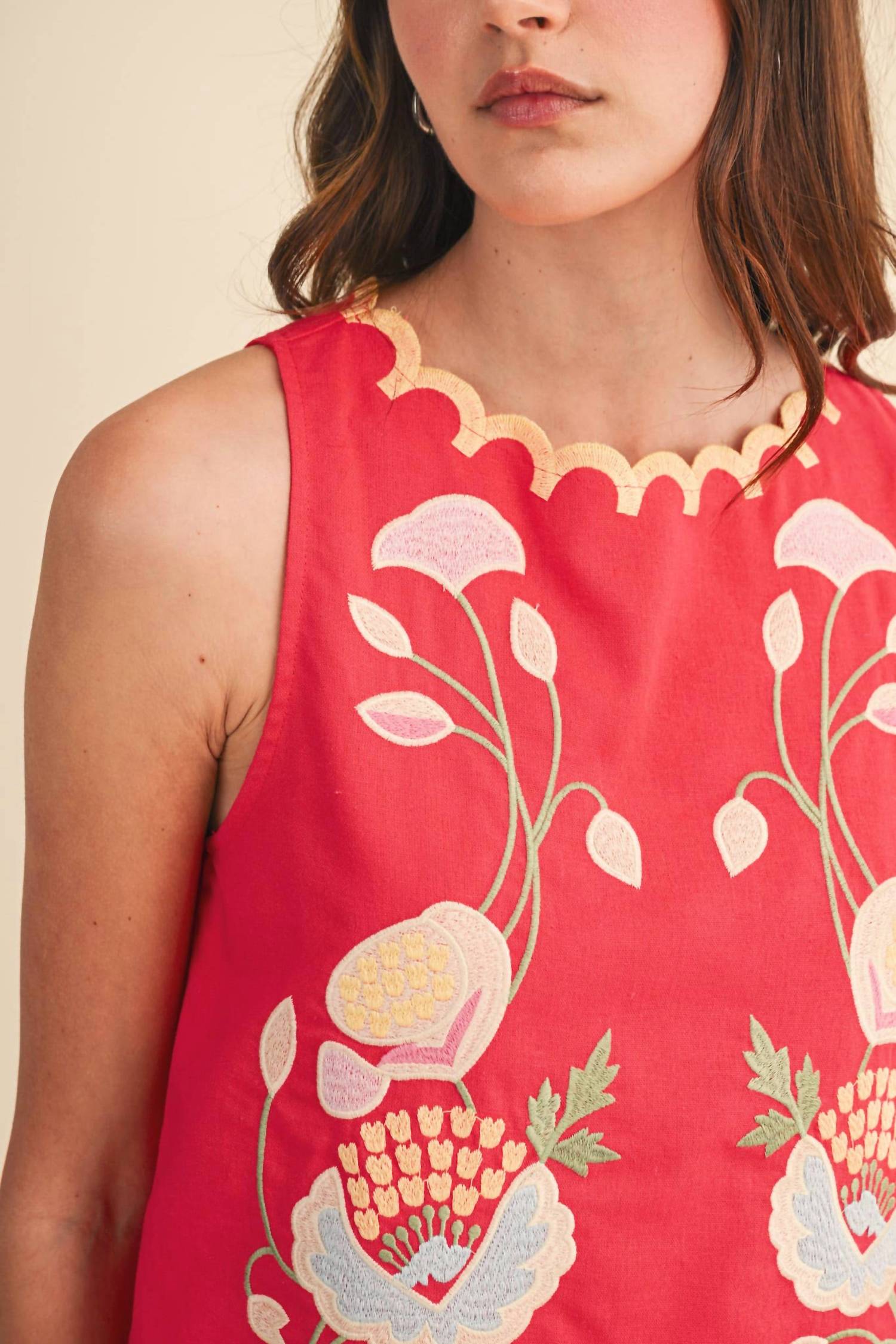 &Merci - Floral Embroidery Scalloped Tank