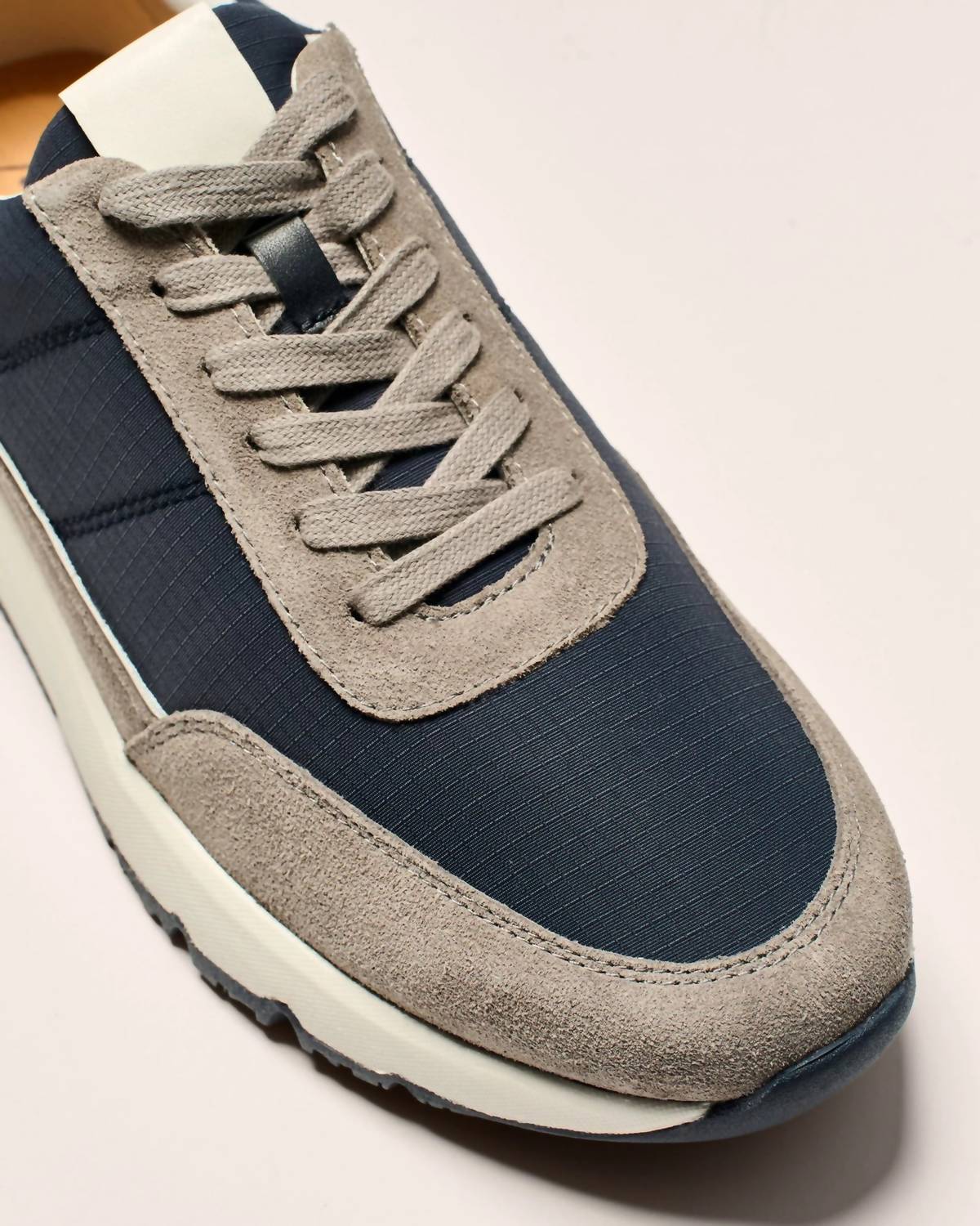JOHNNIE-O Men's Prima Vintage Sneaker Shoe in navy gray - men's sneaker - detail view