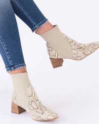 Let'S See Style - Women's Snake Skin Sock Booties