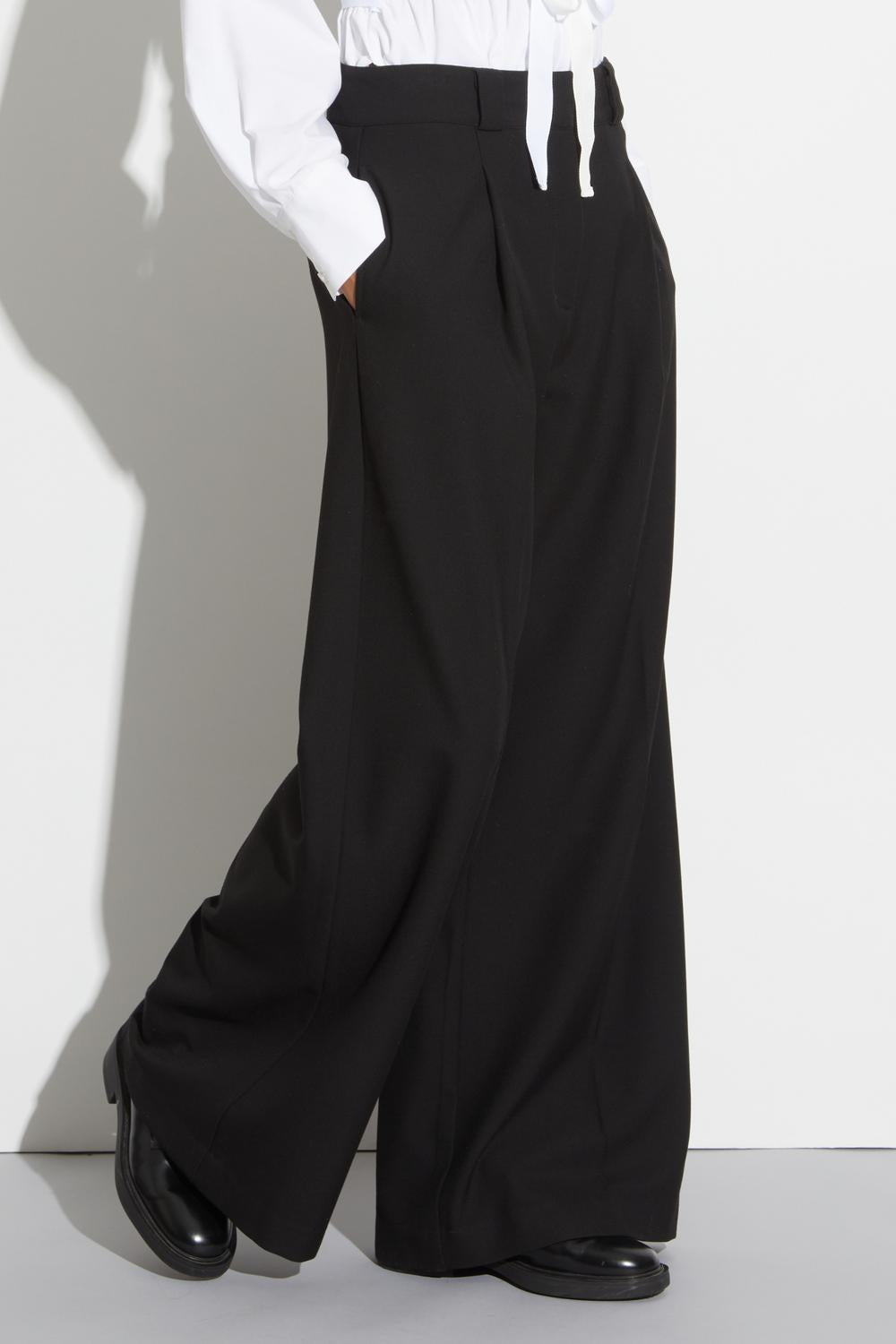 Saint Art - Tiffany Mid-waisted Wide Leg Trouser