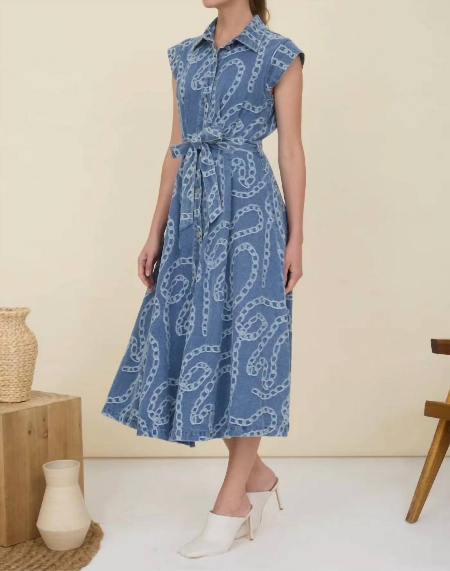 Zoe And Claire - Cap Sleeve Chain Jacquard Dress