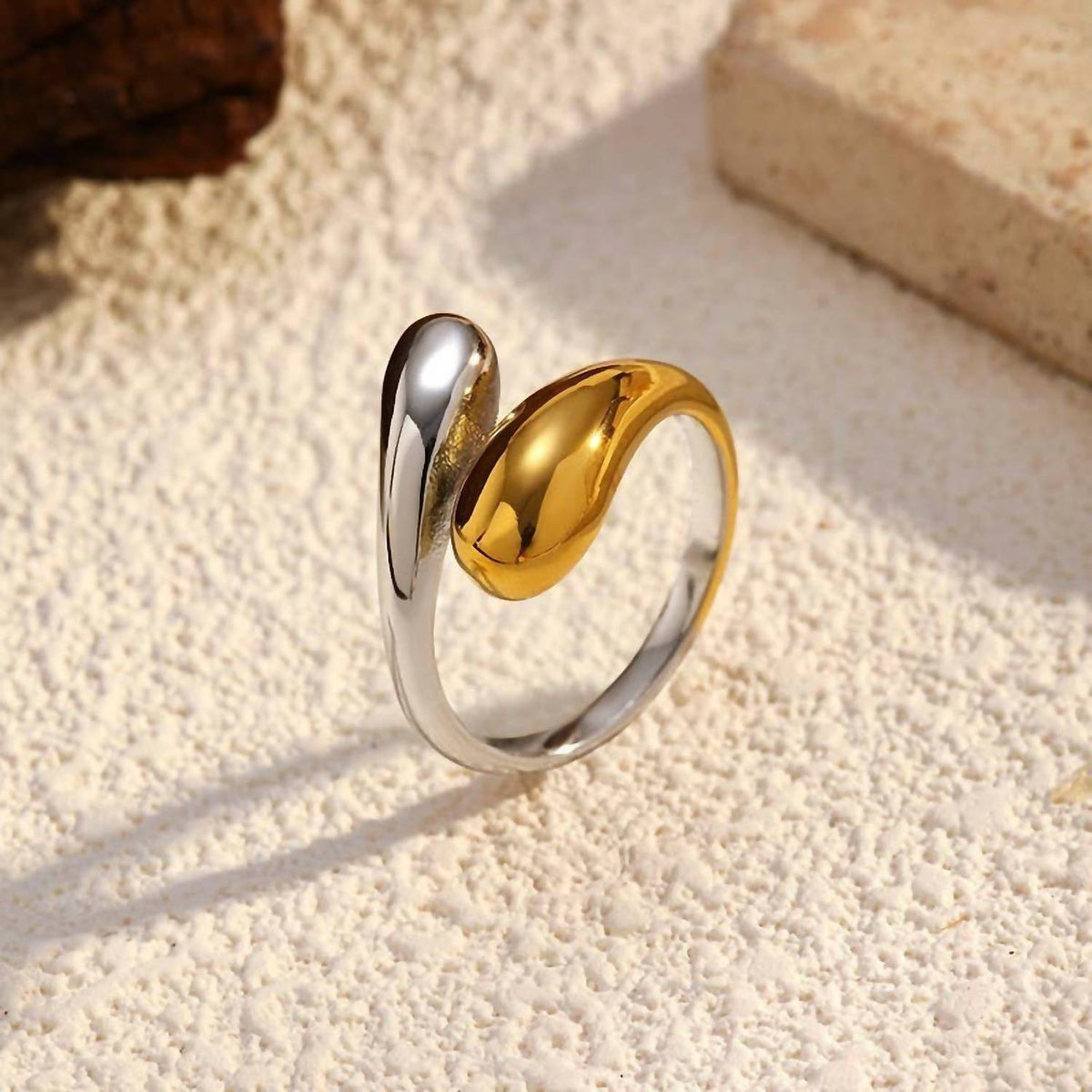 Josslyn By Wall To Wall - Women's Two-tone Abstract Ring