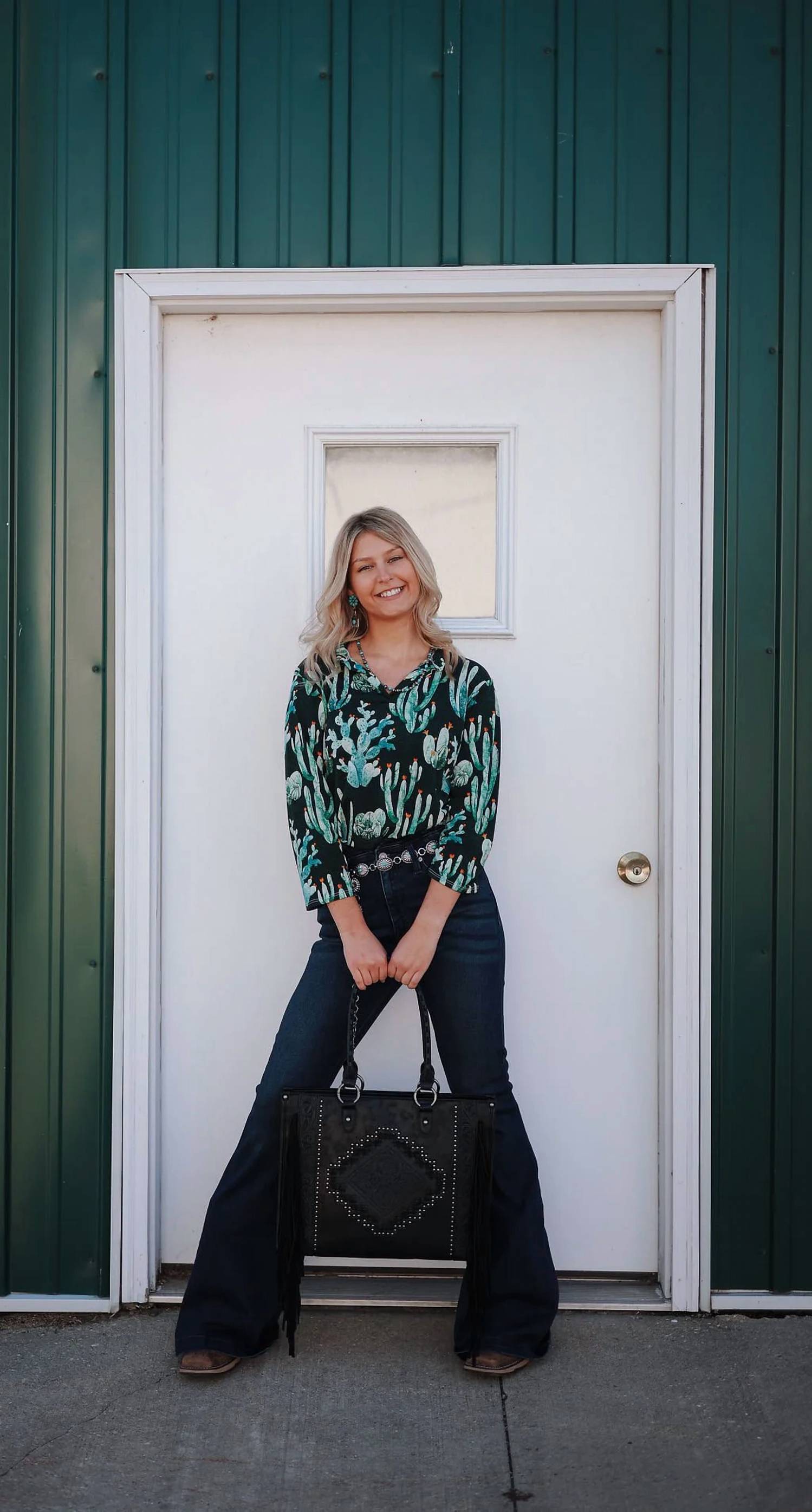 Lucky & Blessed - Cactus Bulgari V-neck Collared Western Top