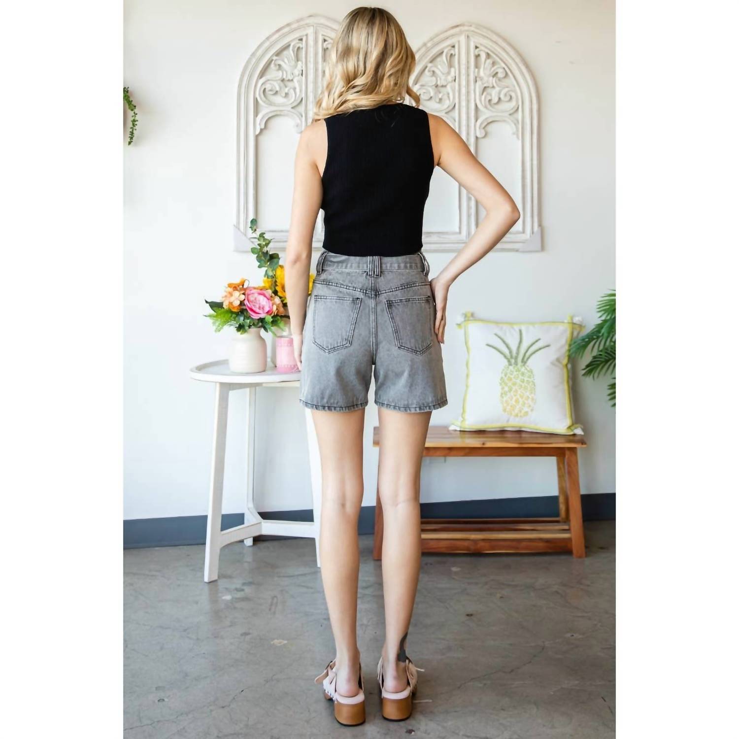 Veveret - Waist Belted Denim Shorts