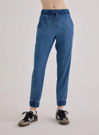 Bella Dahl Pocket Jogger Denim in indigo spray wash - women's pants - detail view