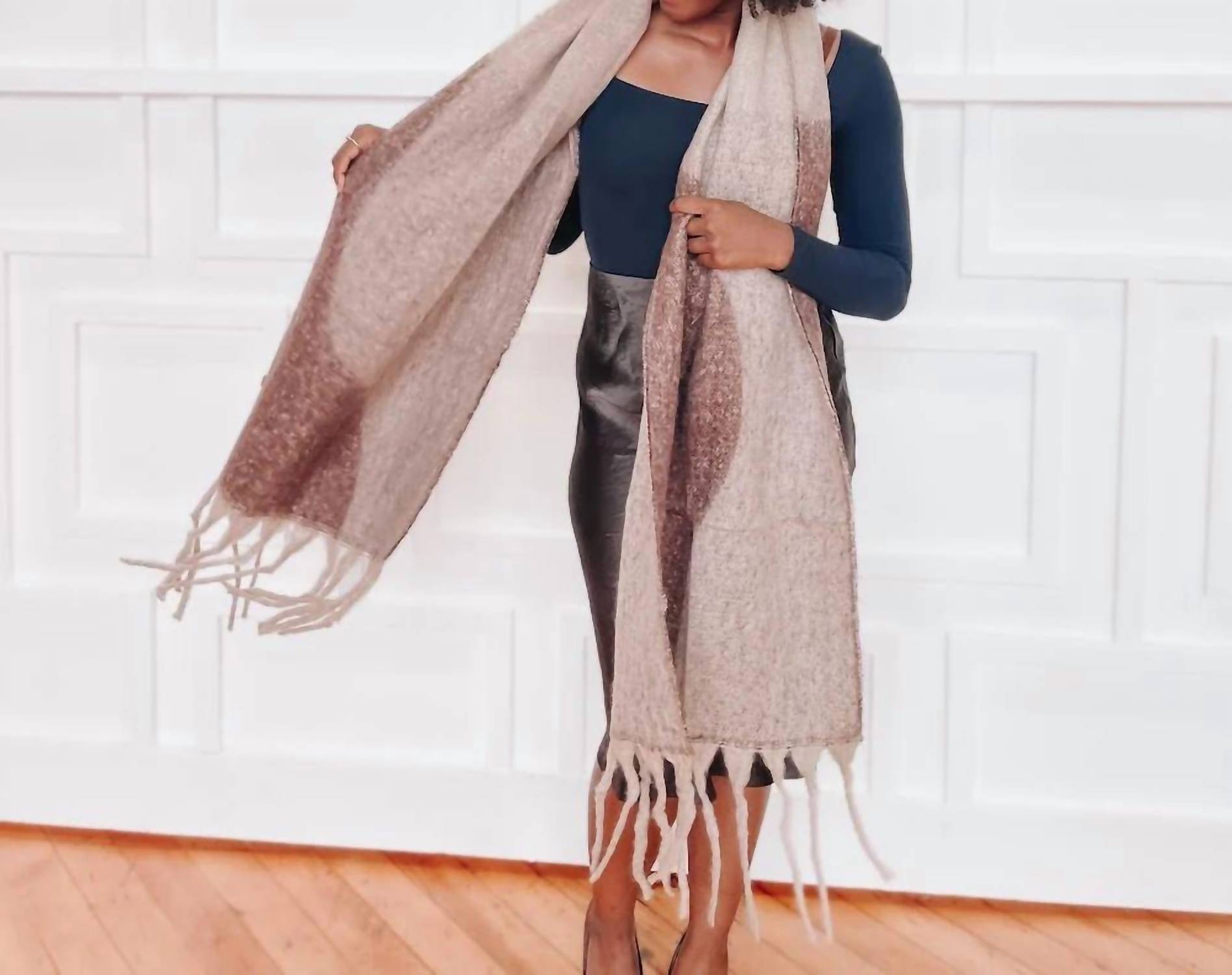 Pretty Simple - Wavy Elegance Fringe Scarf