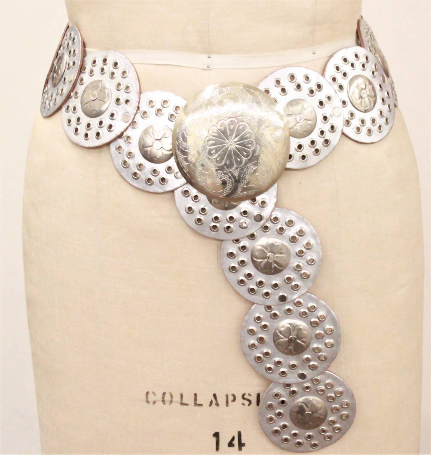 Dairi - Women's Medallion Metallic Leather Belt