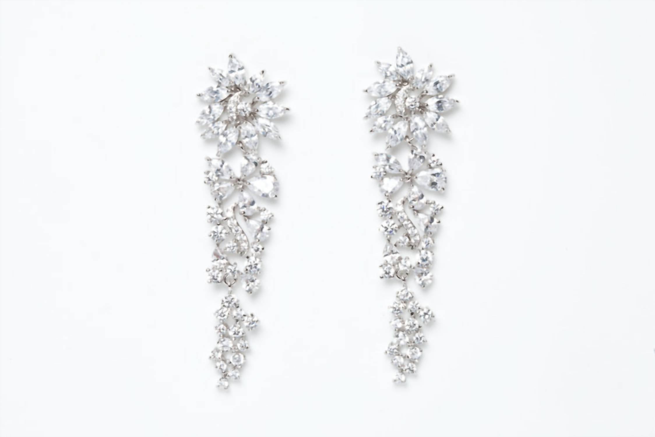 Avenue Chic - Women's Shooting Star Dangle Earrings