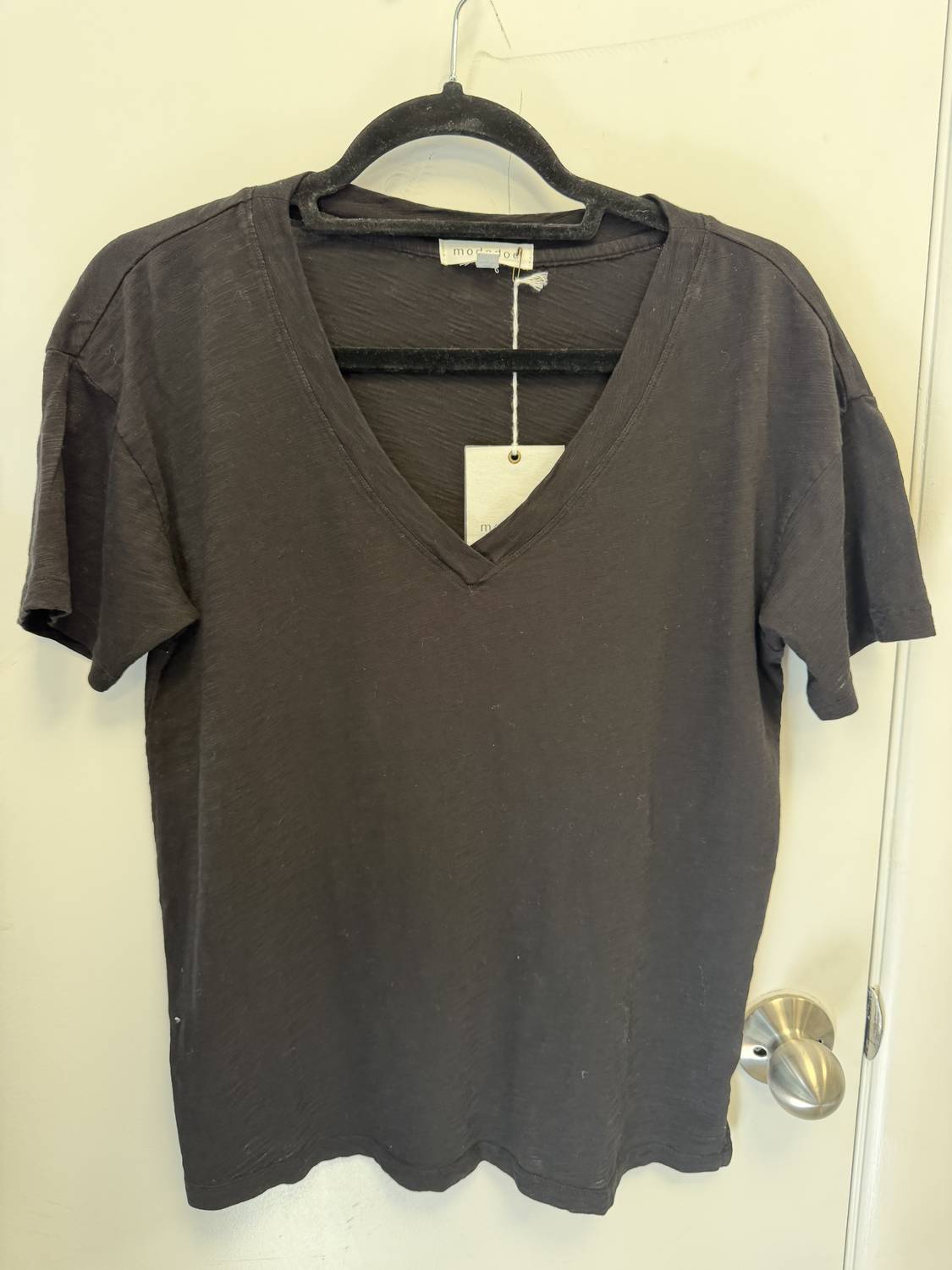 Mododoc - Women's V-Neck boxy tee