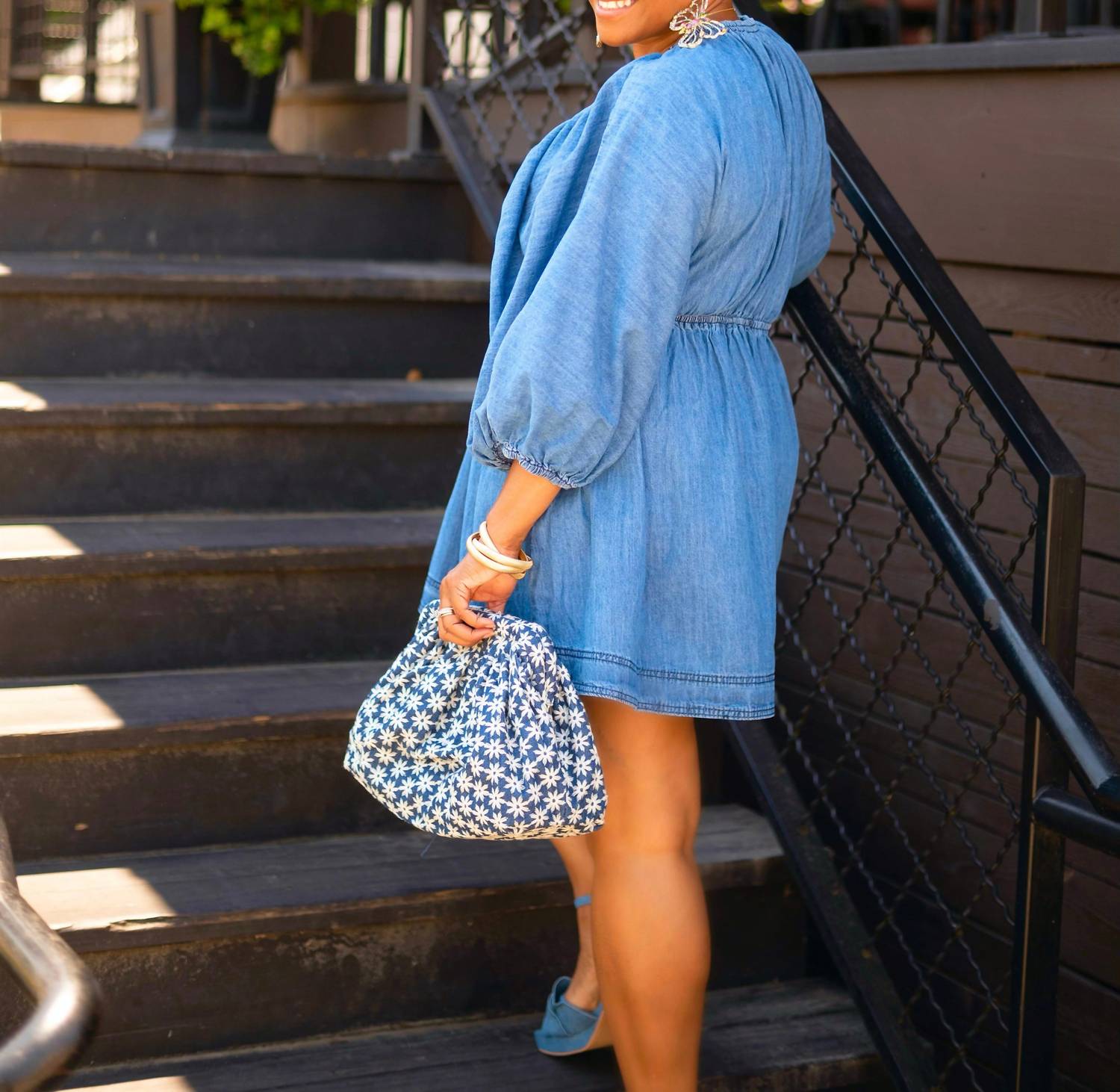 Veveret - Denim V-Neck Puff Sleeve Dress