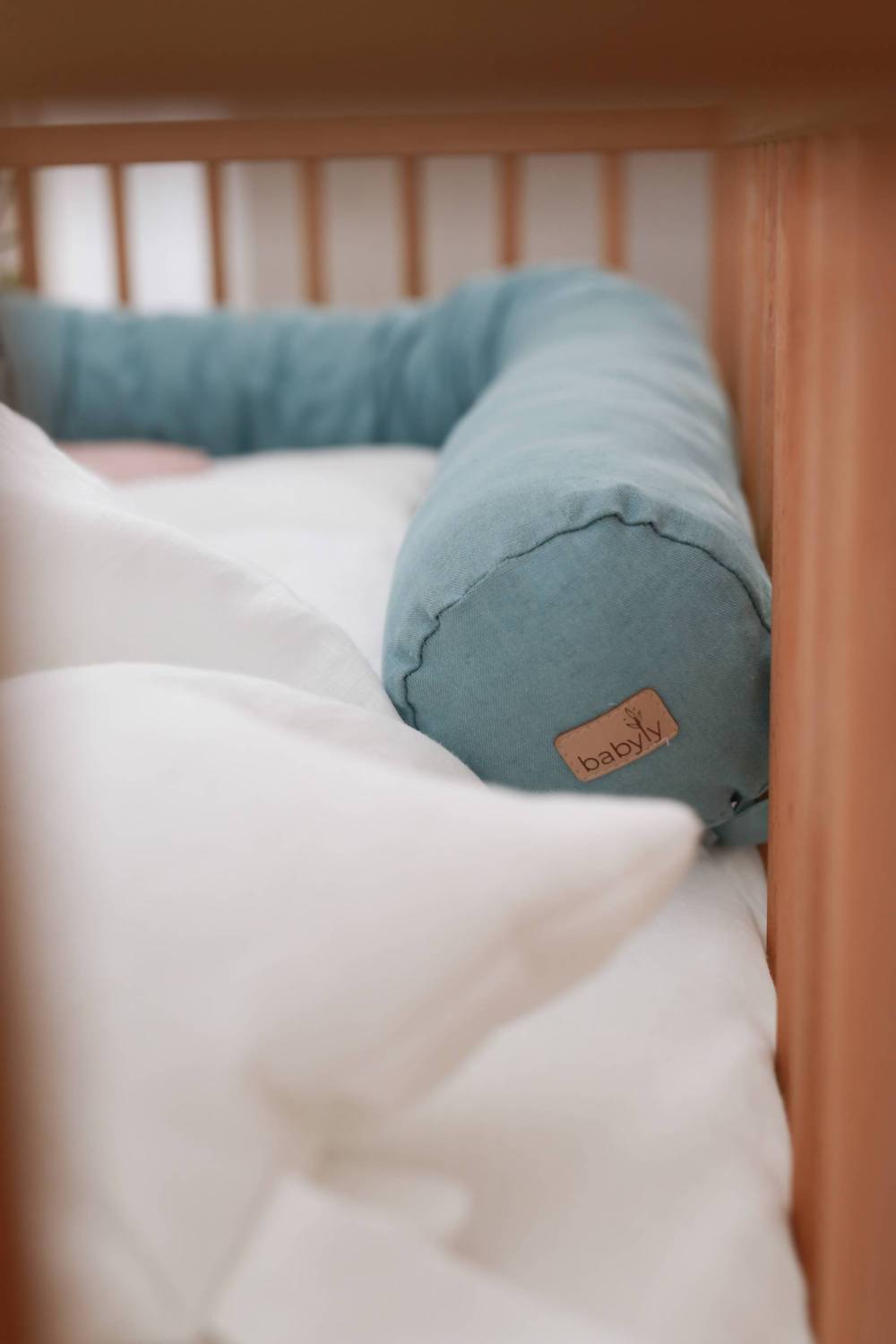 Babyly - Linen Baby Bed Roller Protector