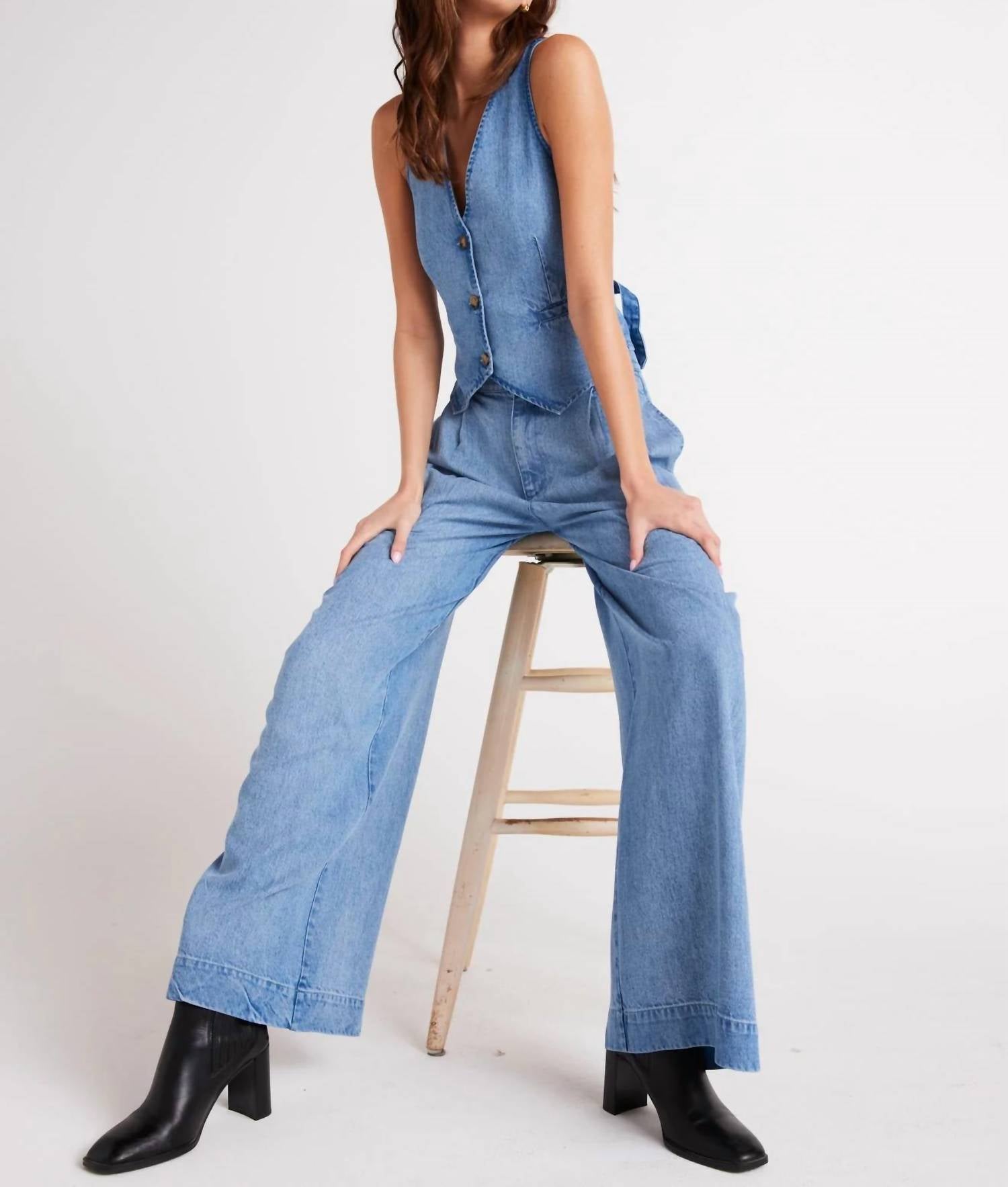Bella Dahl Pleated Wide Leg Trouser in vintage horizon wash - women's pants - view 4