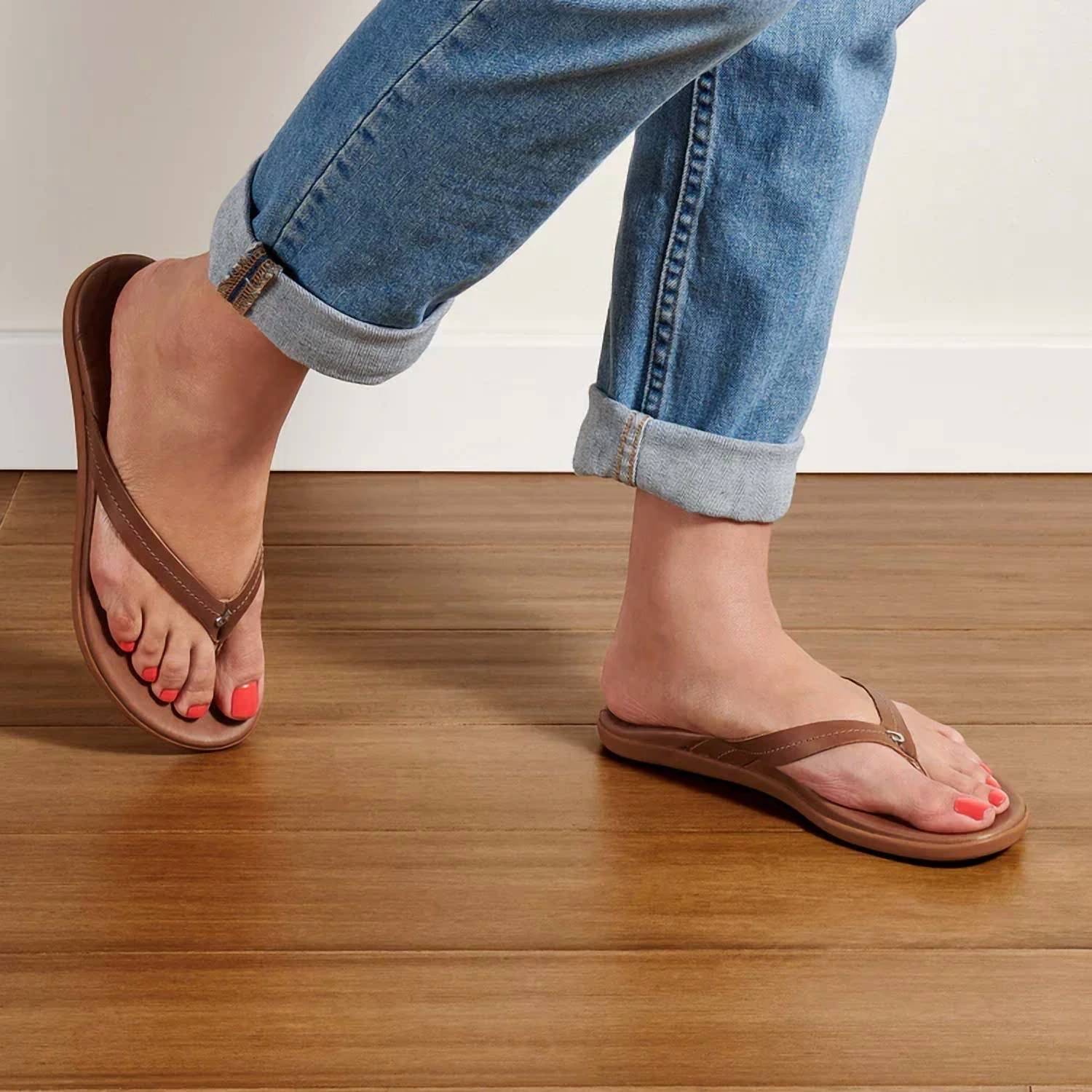 Olukai - Women's Honu Leather Beach Sandals