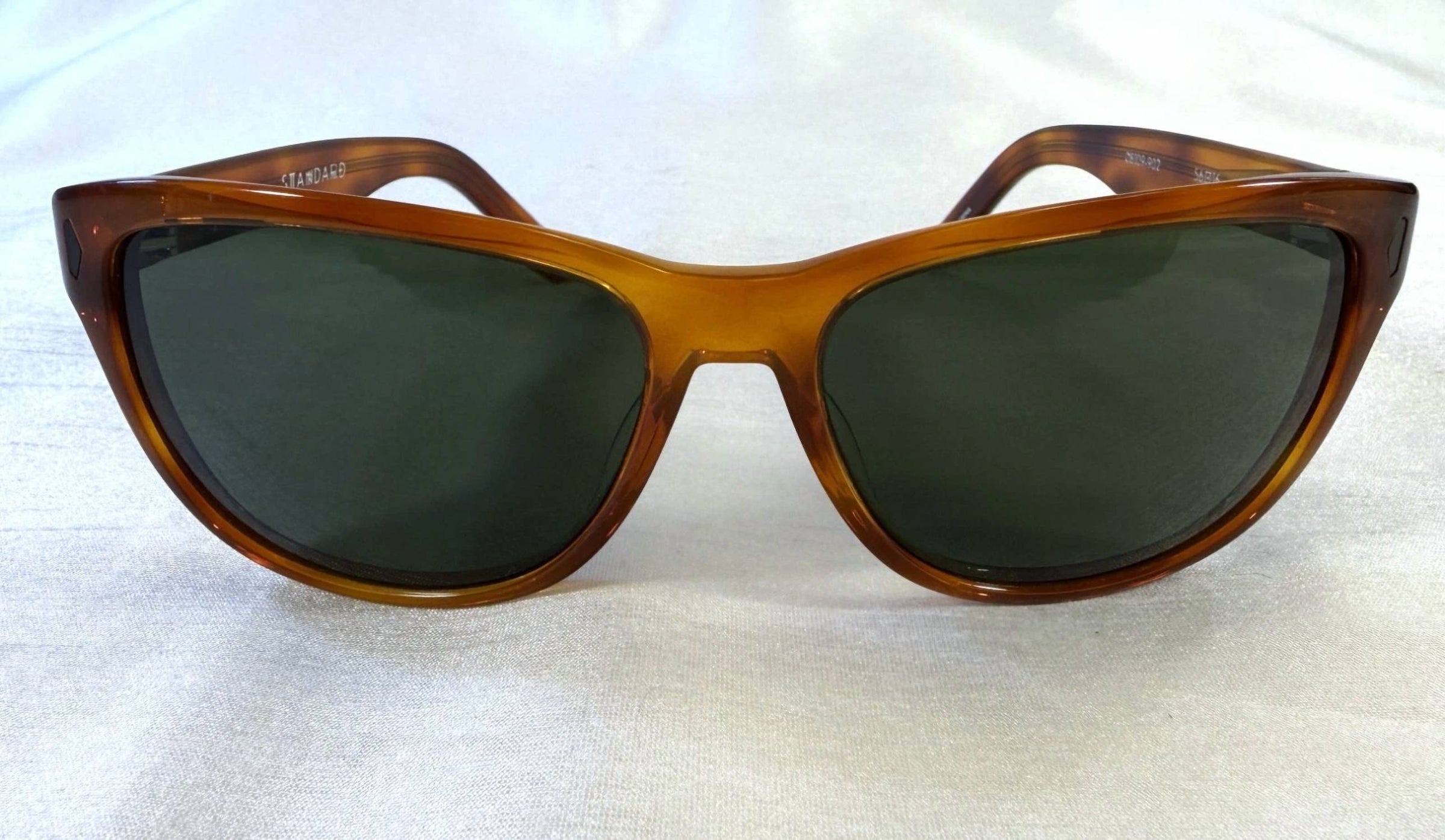 Ivi Vision - Unisex Standard Sunglasses