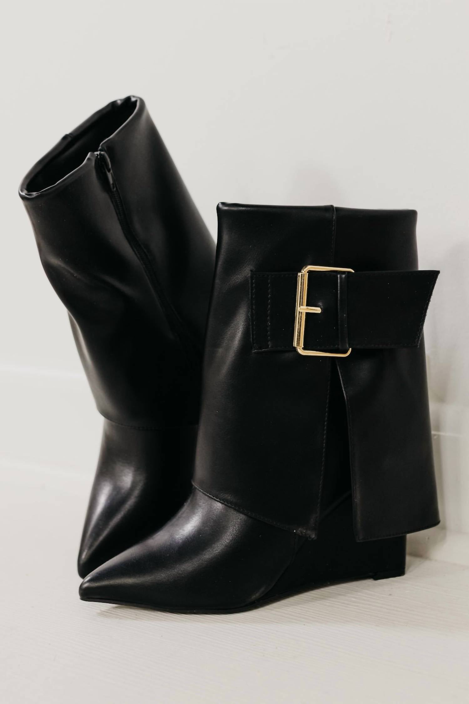 Choosy Women's Fold-over Boots in black - women's shoe - detail view