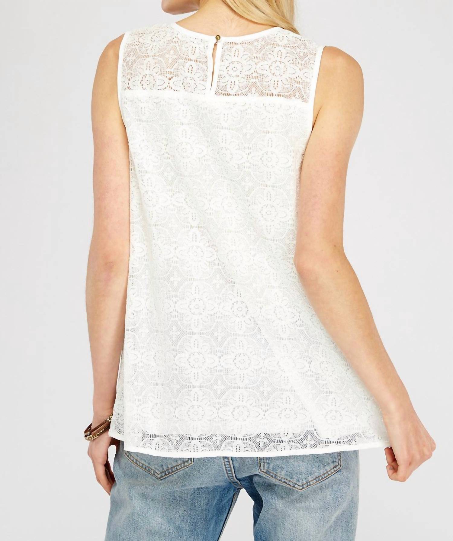Entro - Floral Embroidered Lace Top