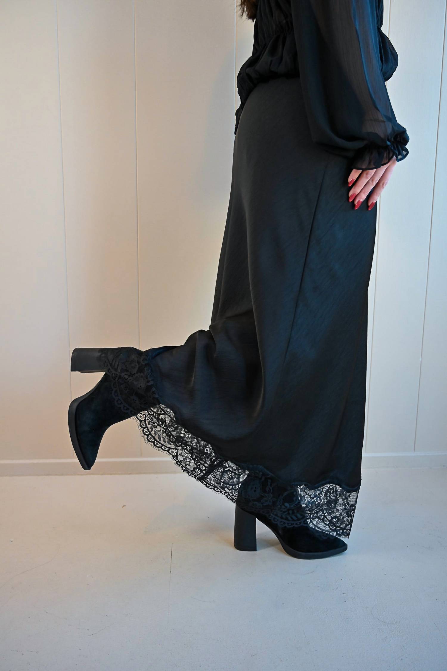 Z Supply - Women's Sea Palm Avenue Lace Satin Midi Skirt