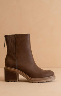 Oasis Society - Women's Megan Lug Chelsea Boots