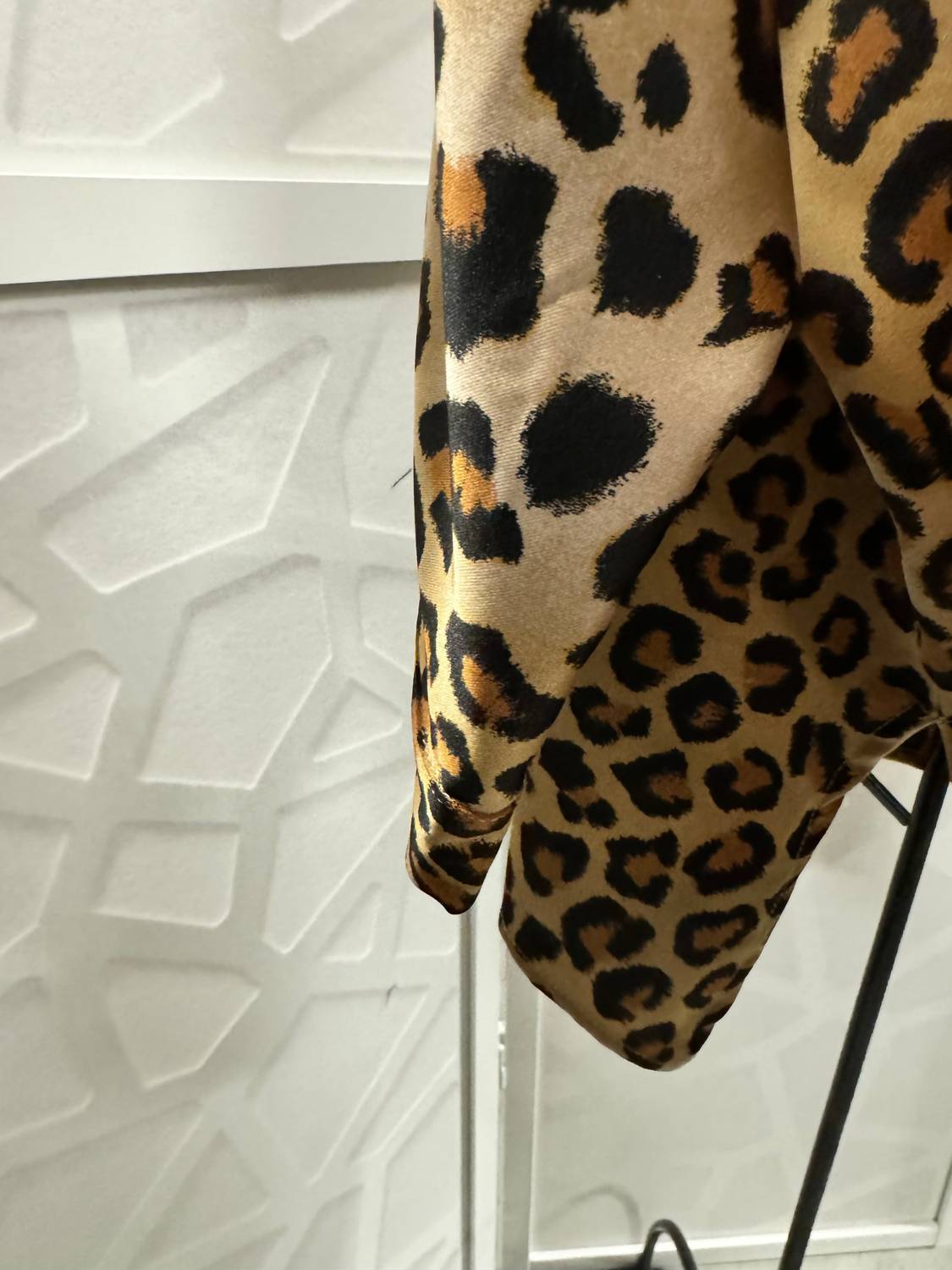 Ivy Jane - Women's Cheetah Print Pullover Top
