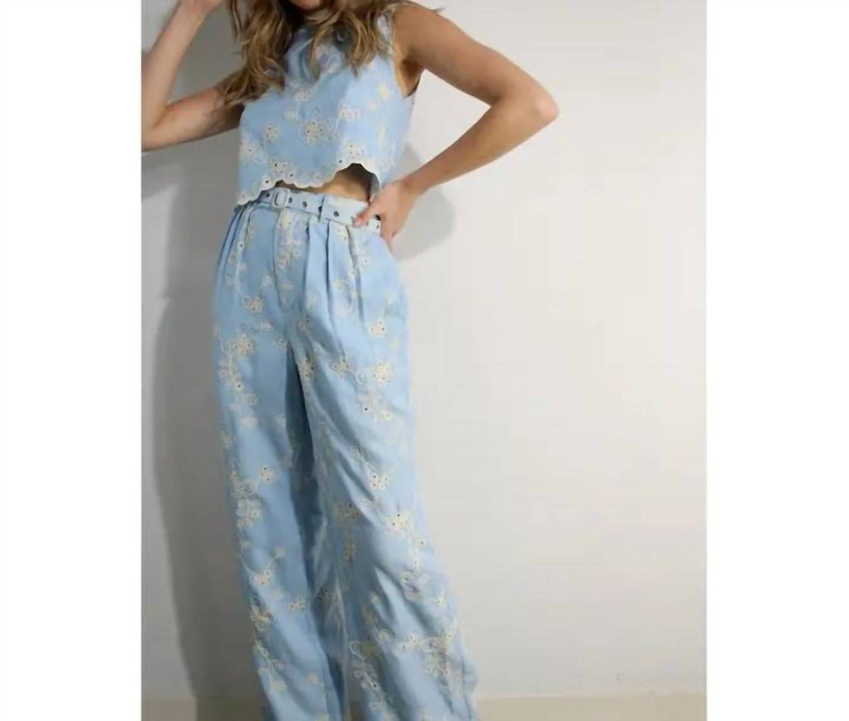 Mulla - Embroidered Crop Top