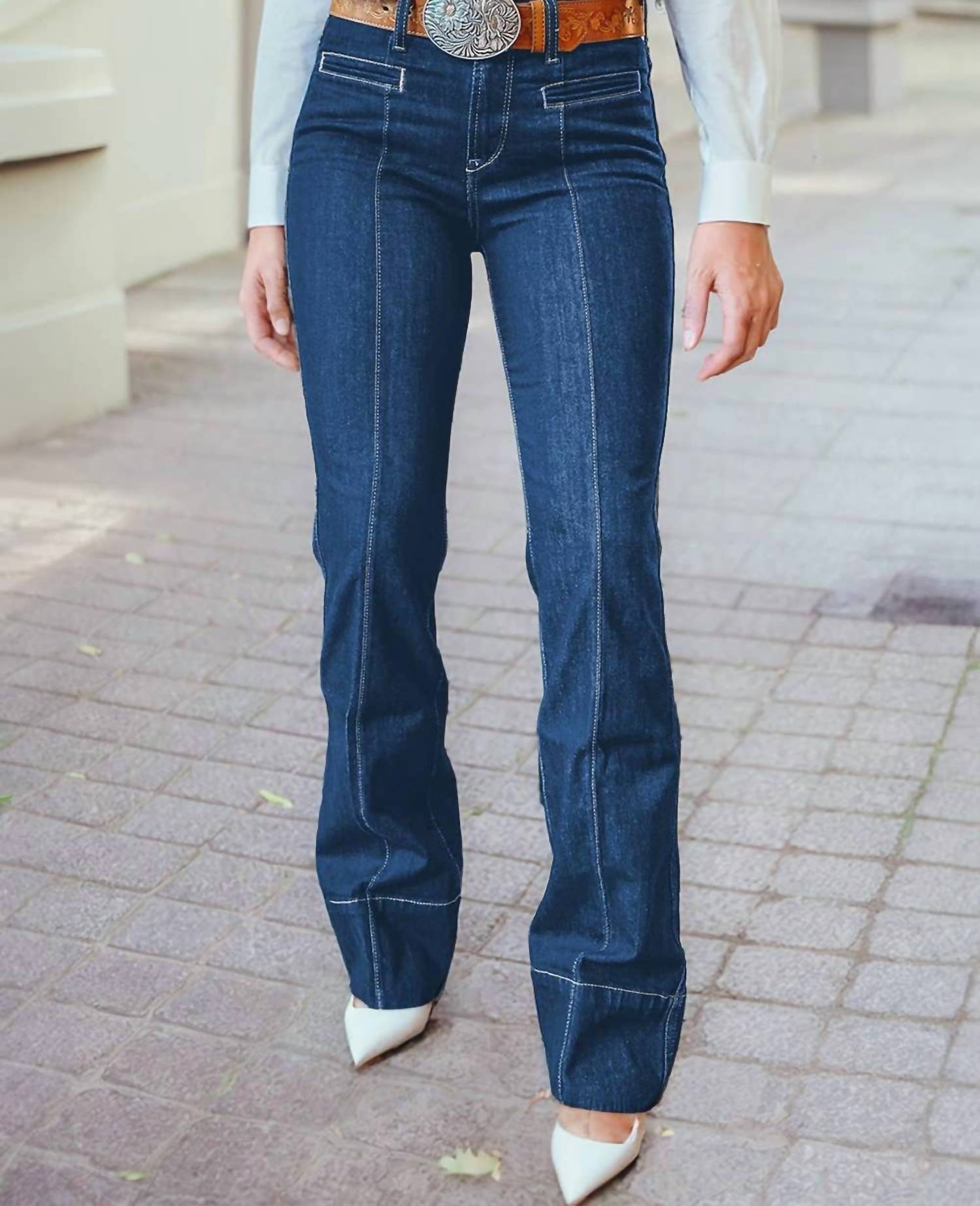 1 The Woman - Center Seam Deep Wash Straight Jeans