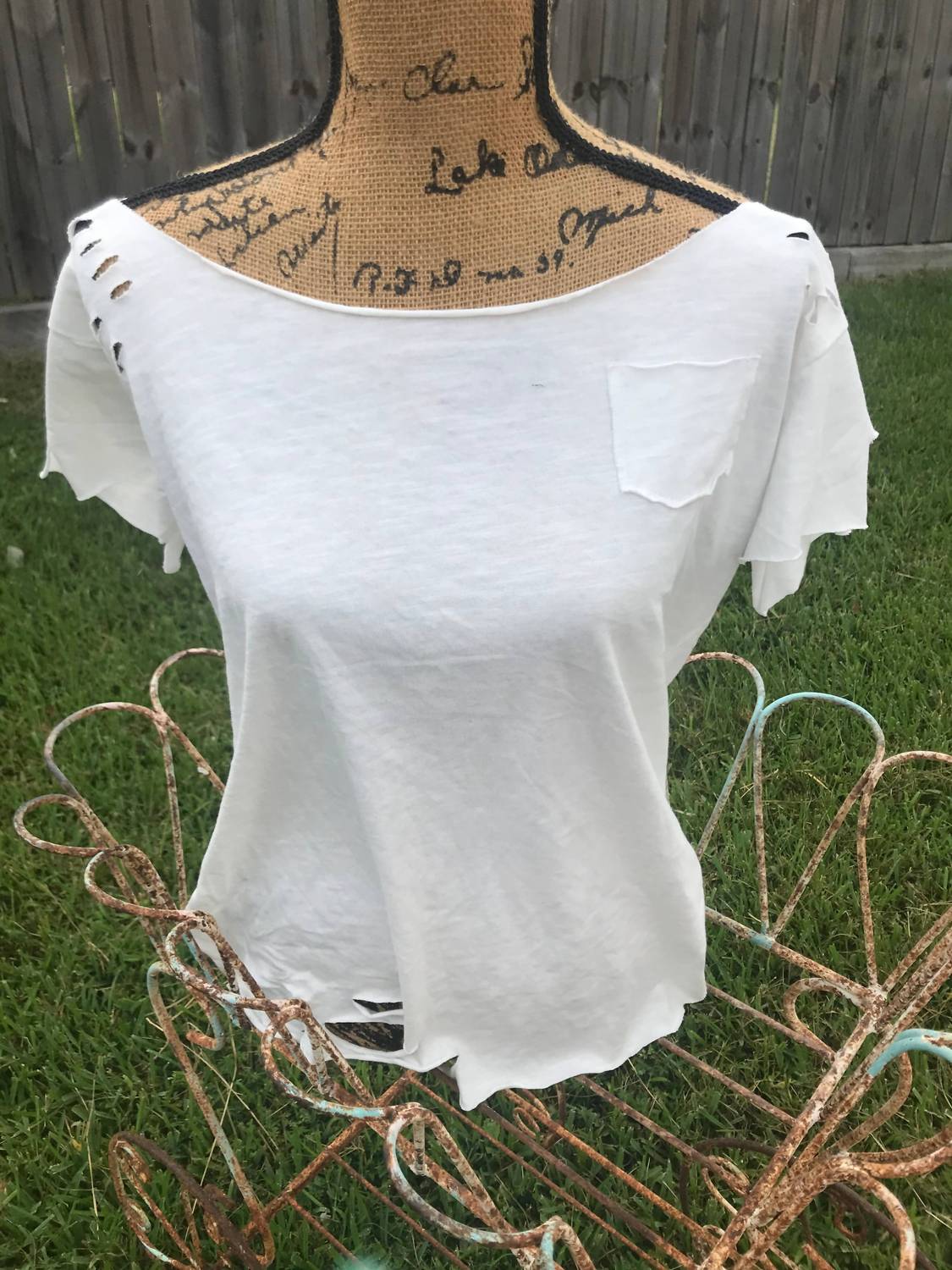 A Rare Bird - Women's Short Sleeve Ragged Tee
