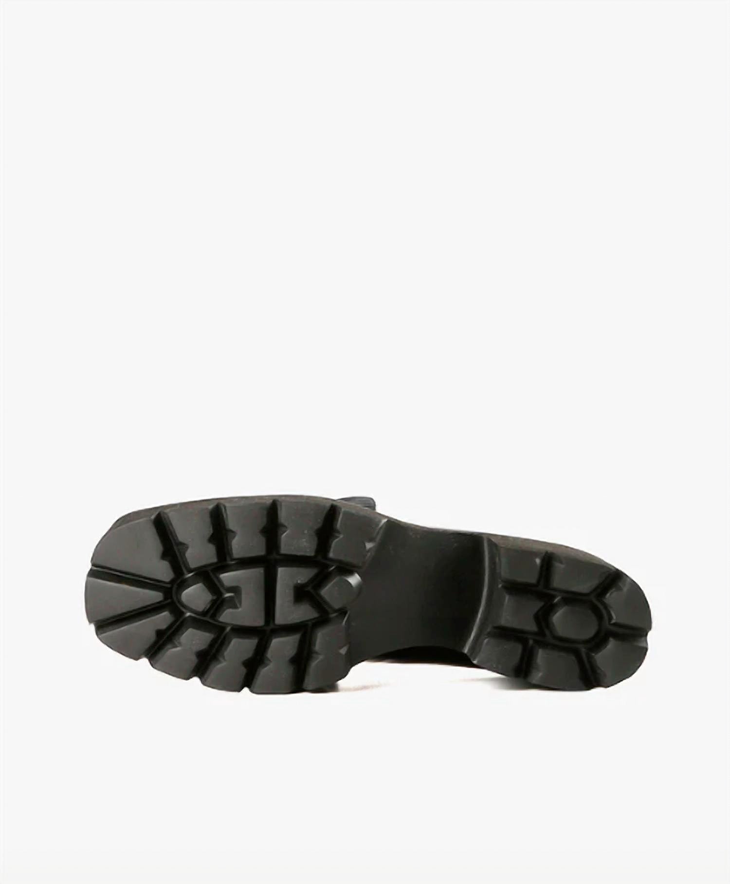 All Black - Women's Tap And Lugg Loafers