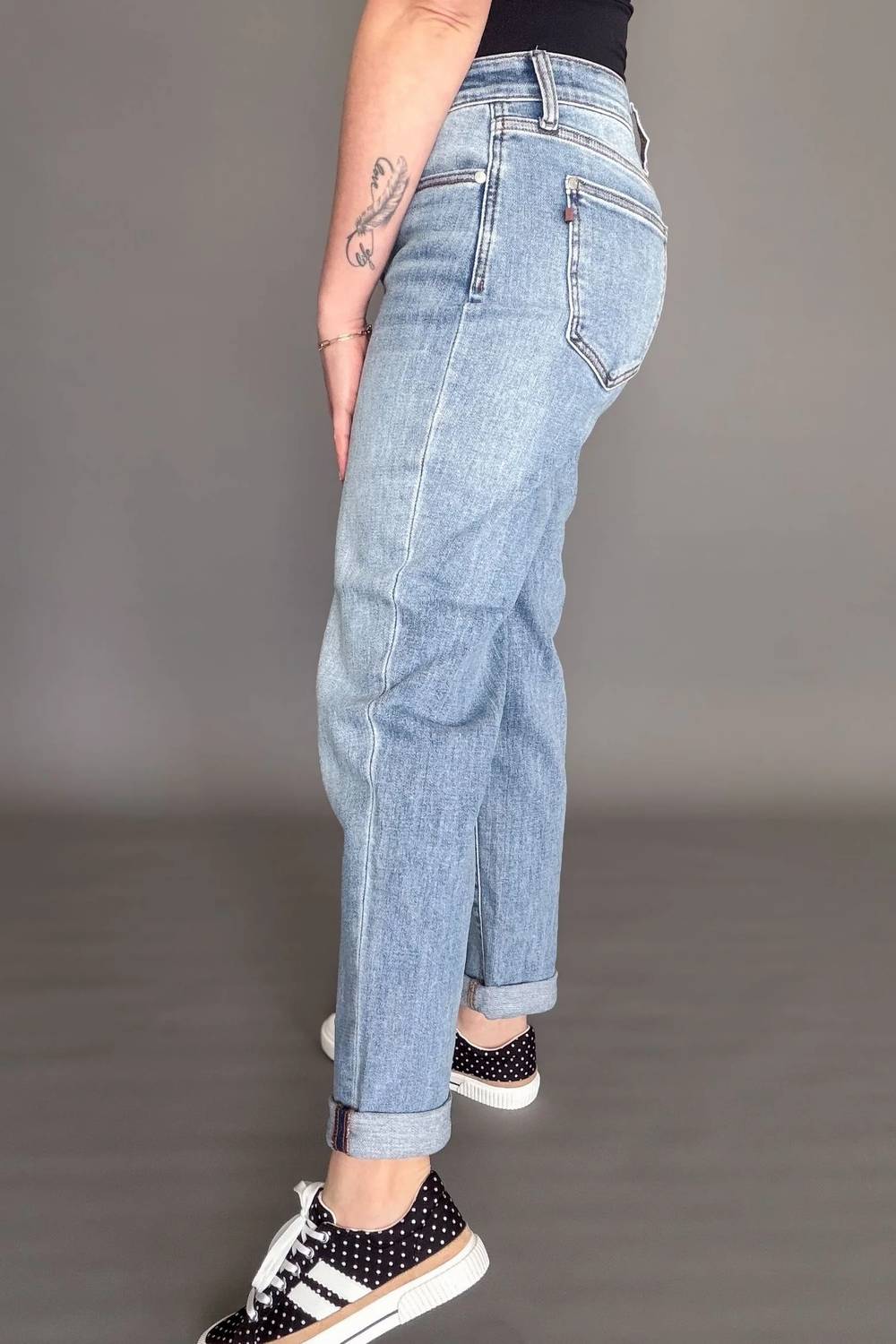 Judy Blue - Trinity Mid Rise Boyfriend Jeans
