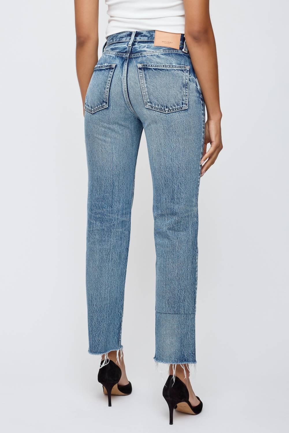 Moussy Clarksville Straight Jeans in blue - women's jeans - detail view