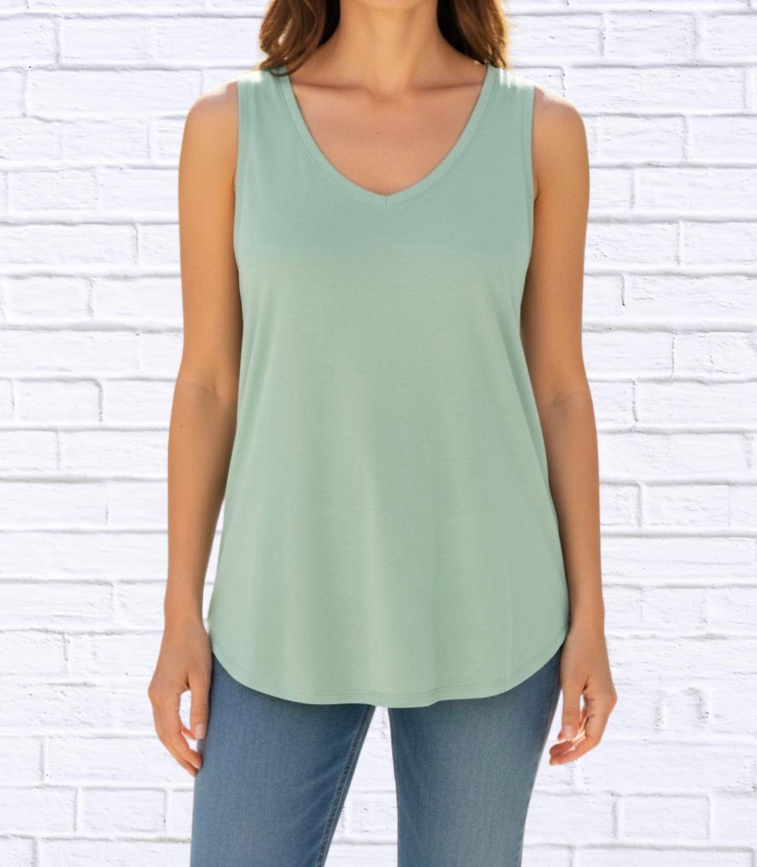 Diva Usa - Soft Knit V-neck Sleeveless Top