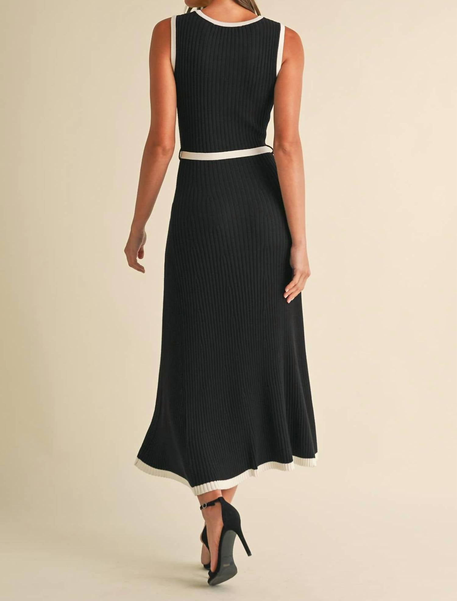 Endless Blu. - Sleeveless Midi Sweater Dress