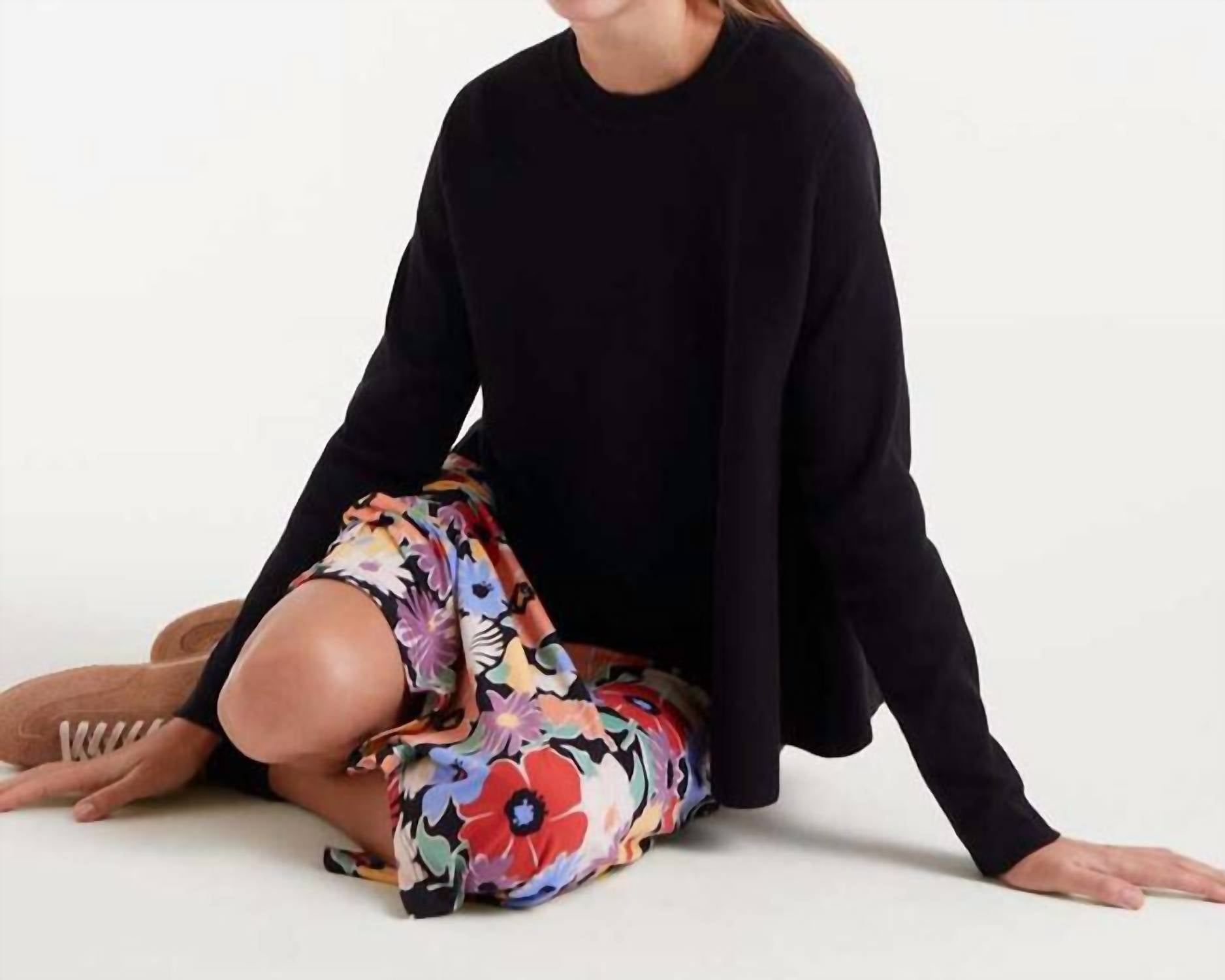 Compañía Fantástica Jersey Crew Sweater in black - women's sweater - detail view