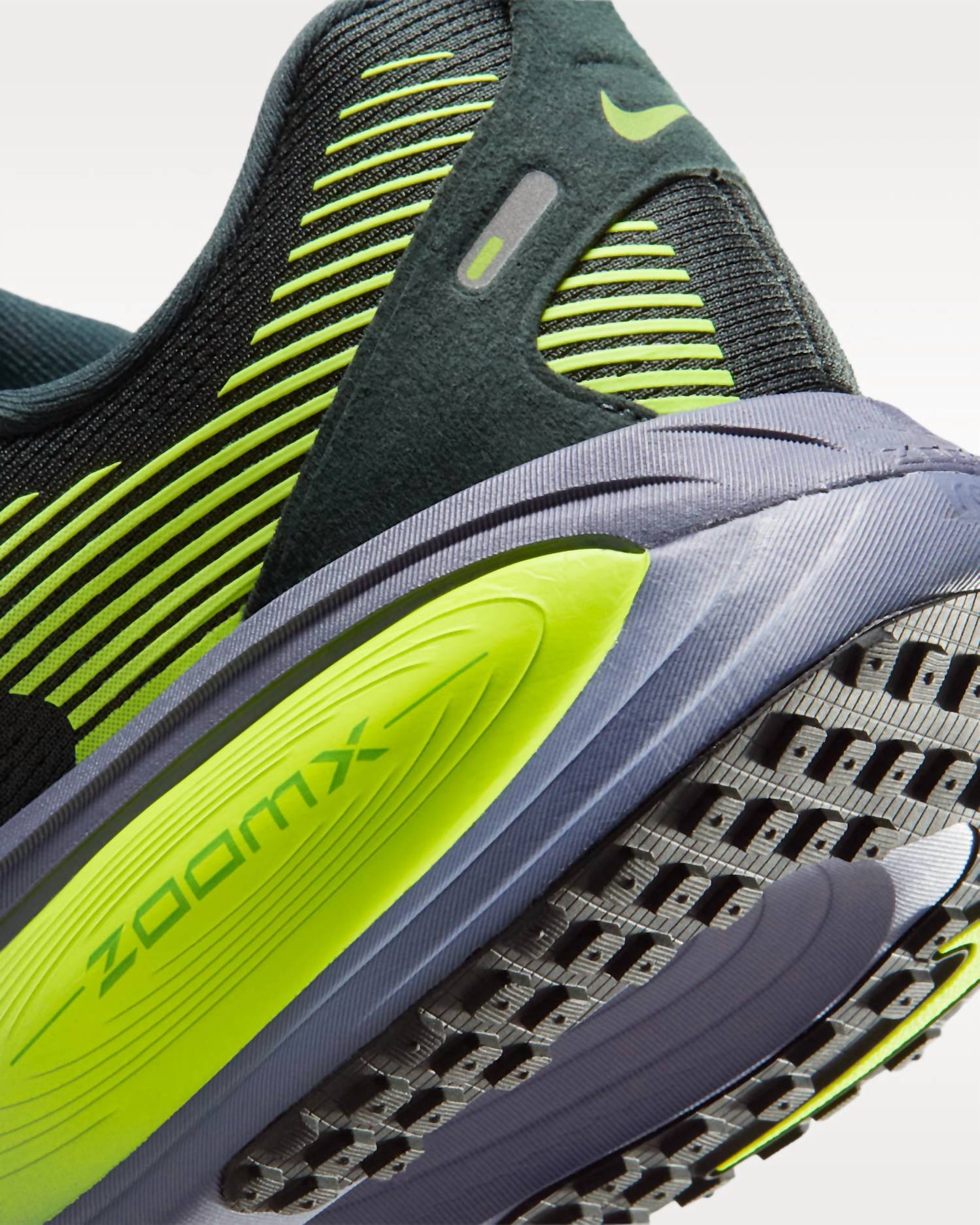 Nike - Men's Vomero 18 Road Running Shoes
