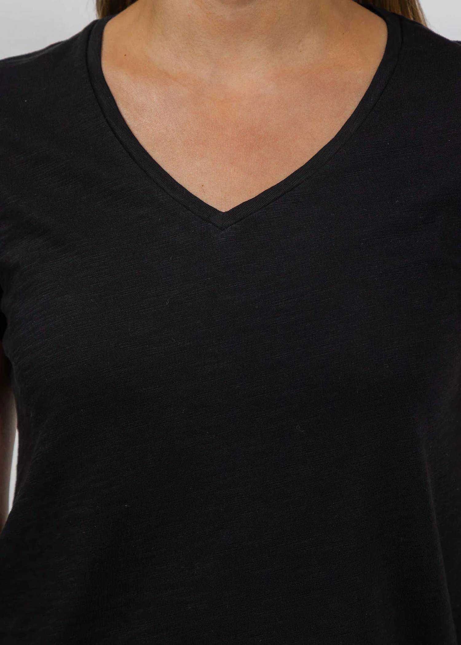 Elliott Lauren - Short Sleeve V-neck Tee