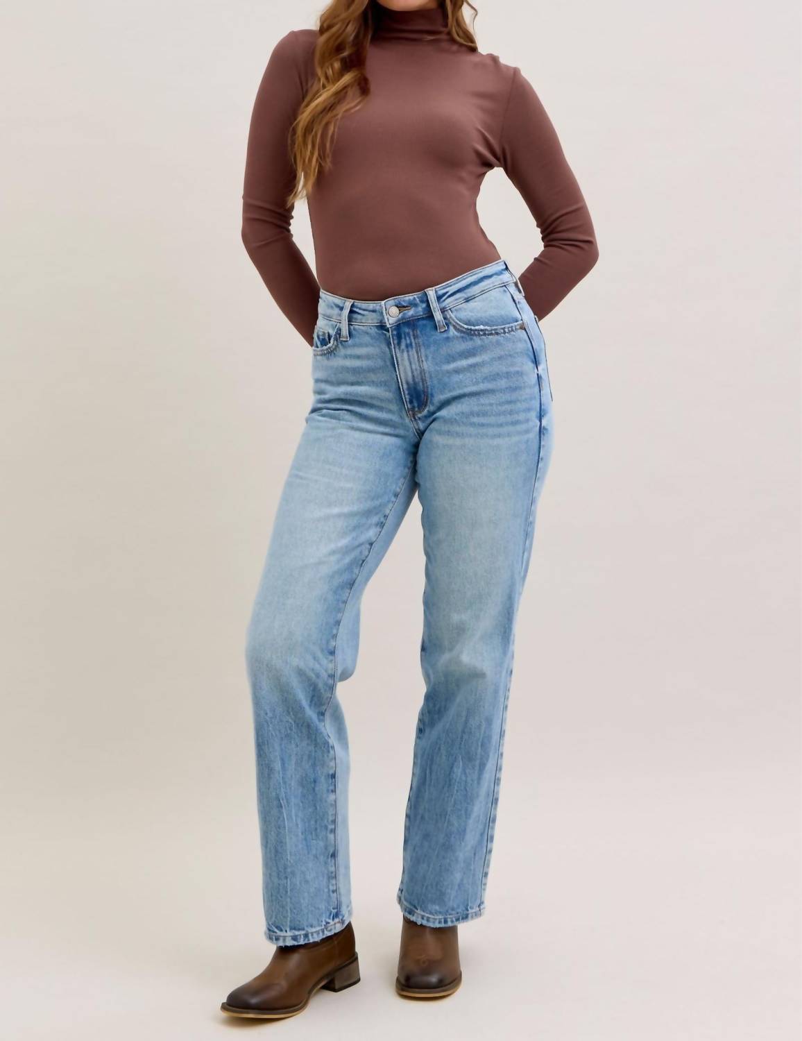 Judy Blue - Mid Rise Rigid Magic Straight Leg Jeans