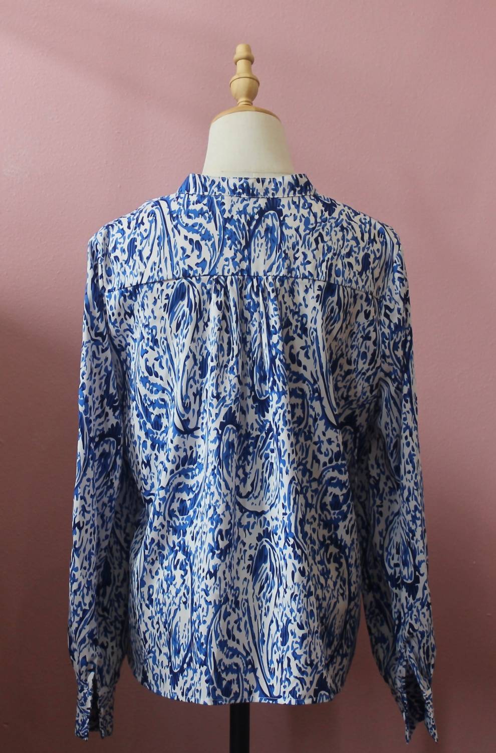 CHOKLATE PARIS Women's Tide Théa Printed Blouse in blue - women's blouse - detail view