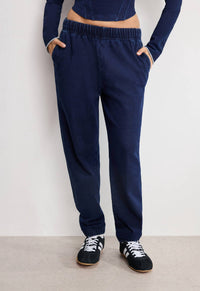 GOOD AMERICAN Jeanius Boyfriend Sweatpants in indigo1029 - women's pants