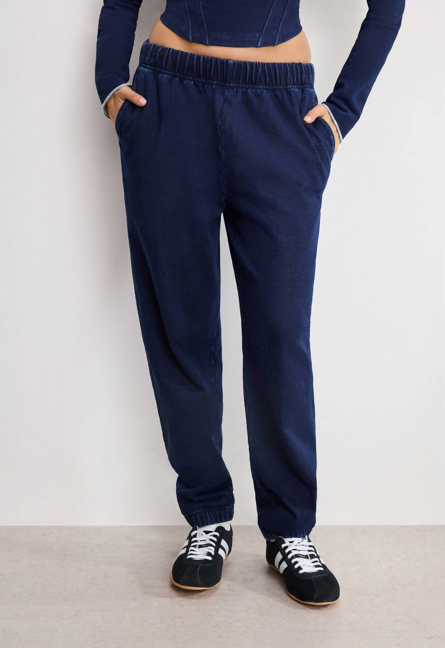 GOOD AMERICAN Jeanius Boyfriend Sweatpants in indigo1029 - women's pants